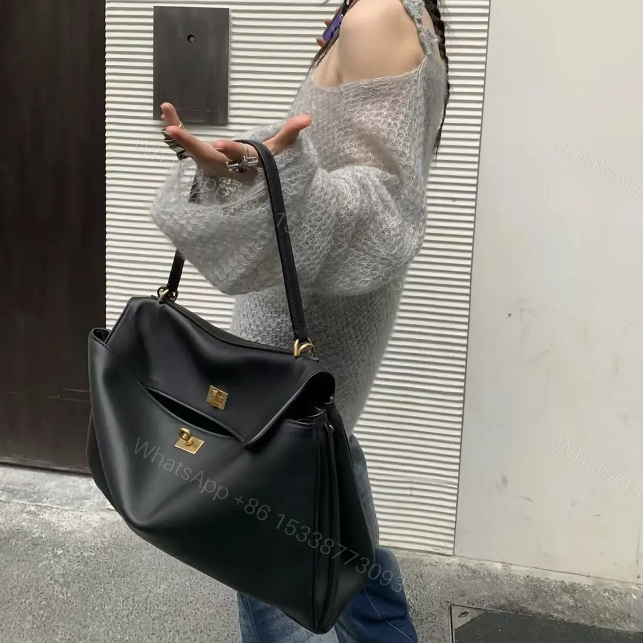 View 16 of 高仿Balenciaga*Rodeo系列V41000小牛皮手袋黑金中號免檢版