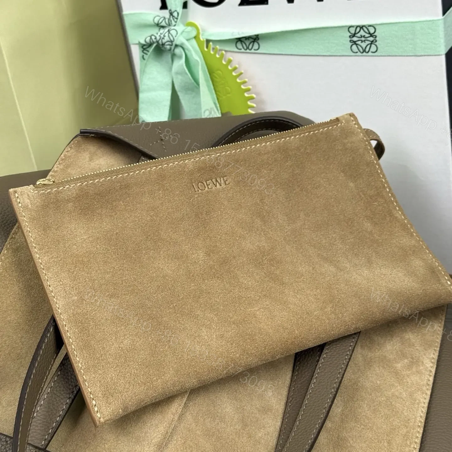 View 13 of 高仿Loewe*Fold系列3170幾何Tote包灰褐色中號免檢版