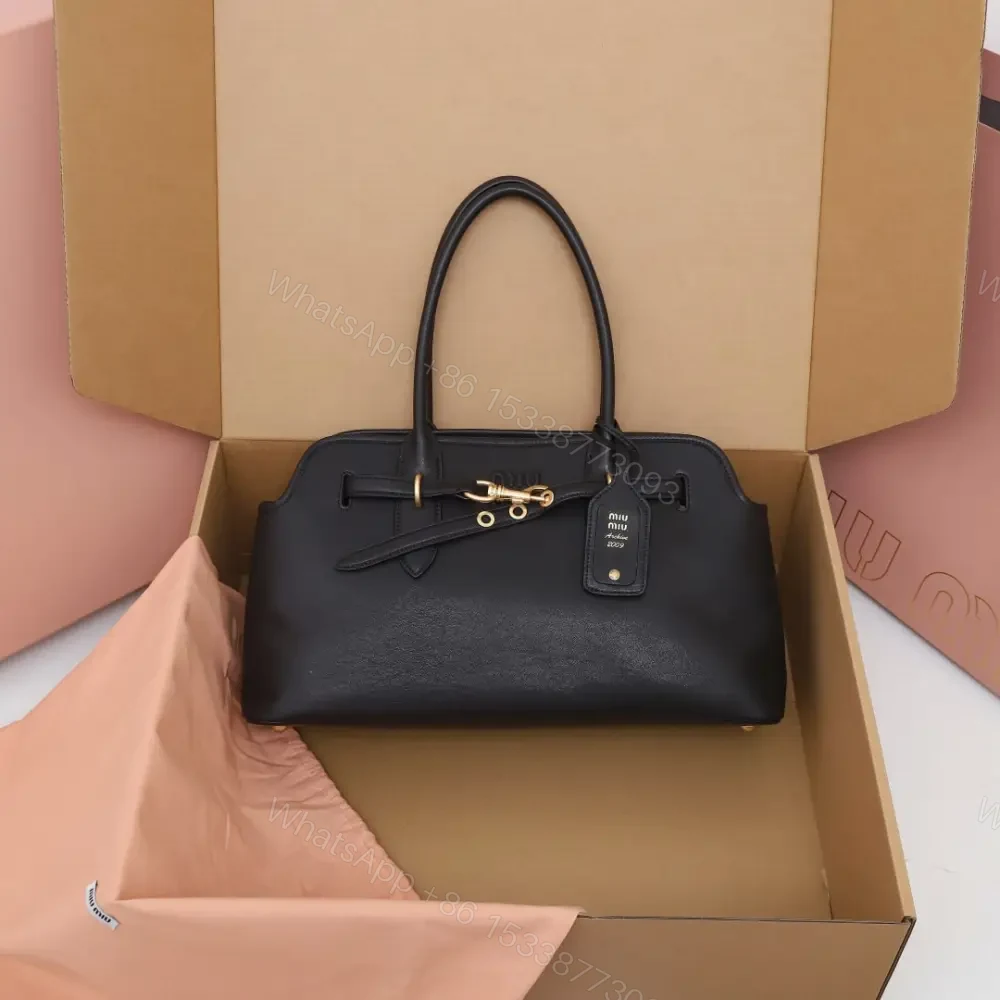 View 10 of 高仿miumiu*Aventure系列5BG310小牛皮Tote手袋黑色免檢版