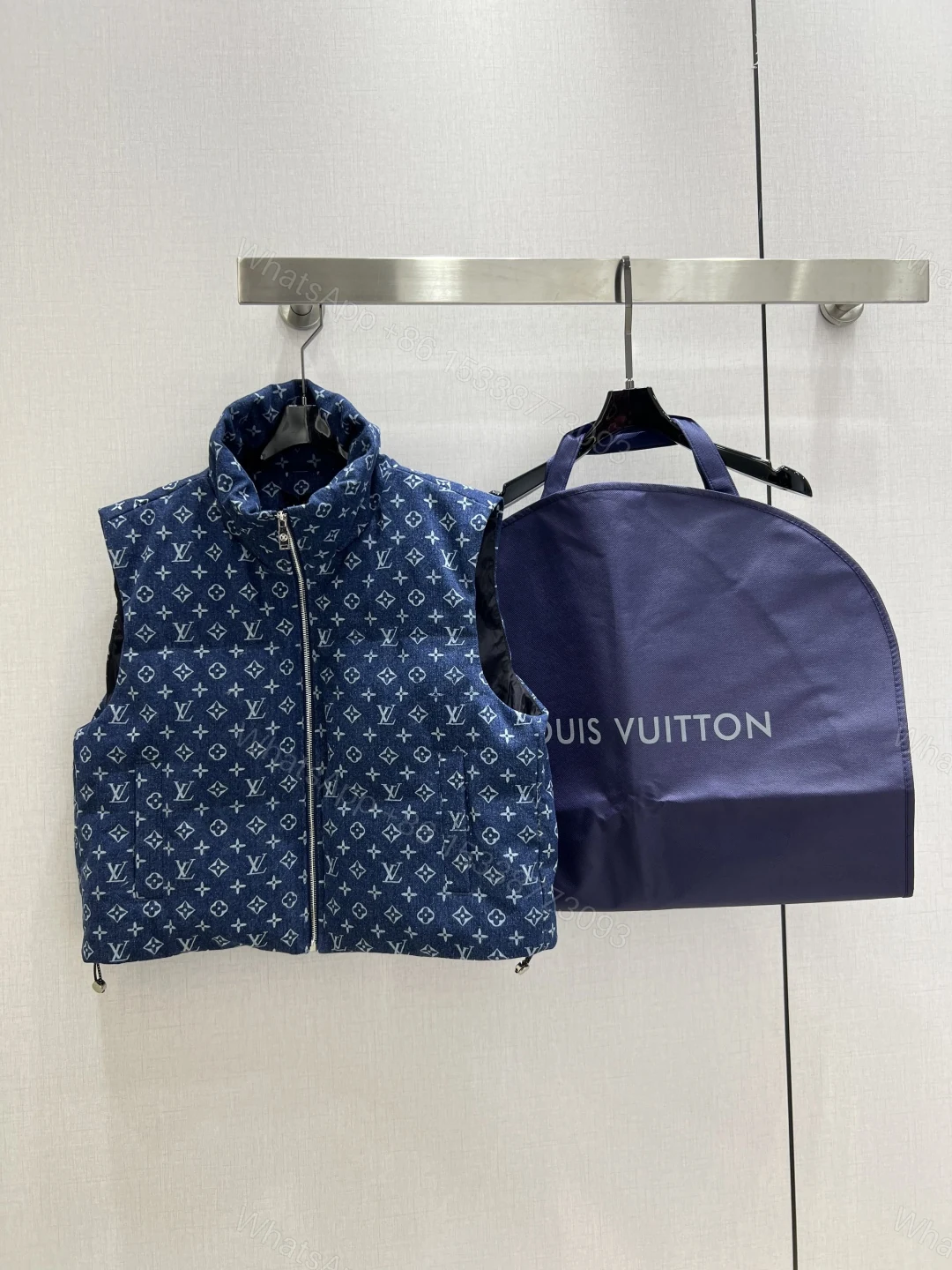 LV 一比一藍色Monogram羽絨背心 經典提花無袖保暖外搭 — view 1