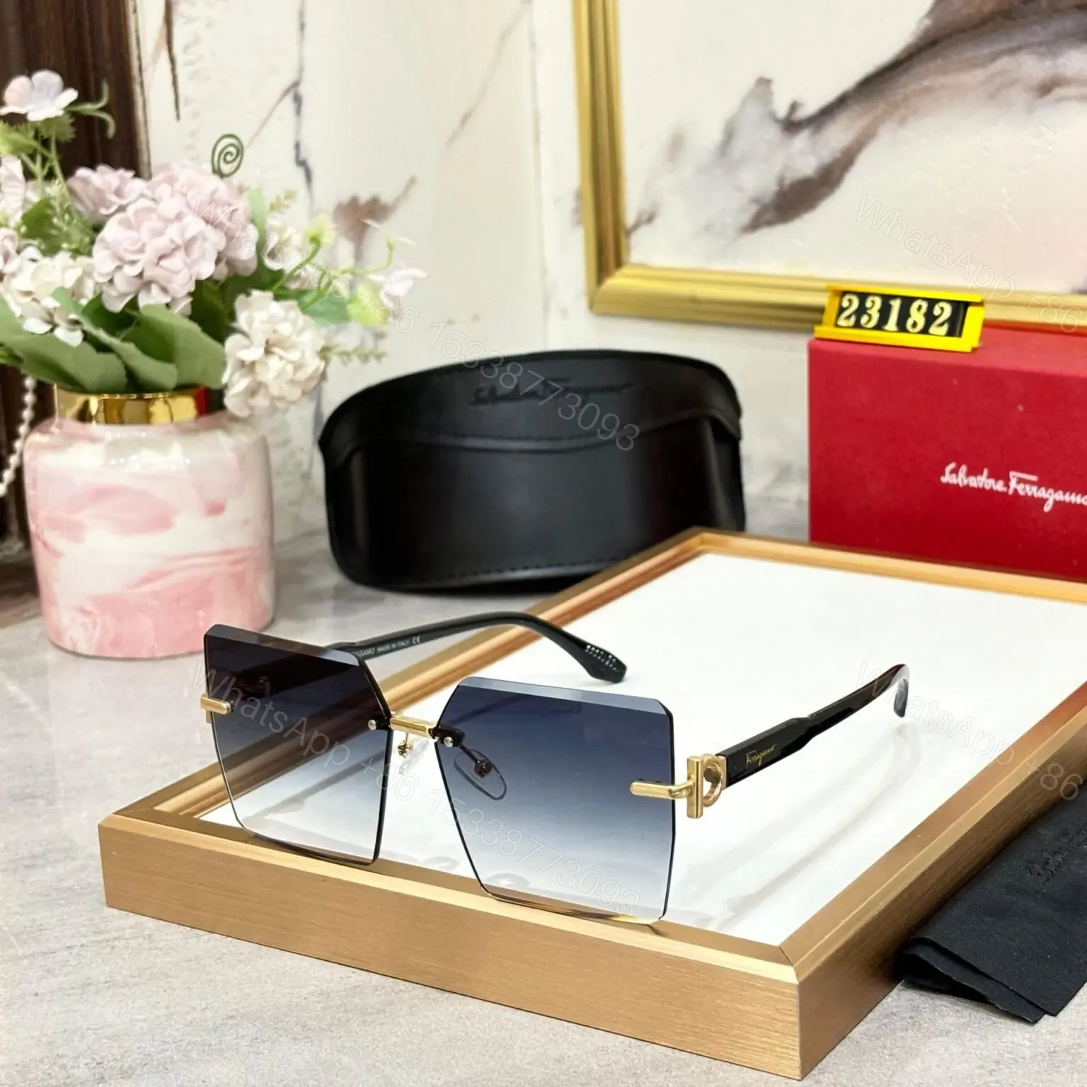 Salvator Ferragammo Women Sunglass Black — view 1