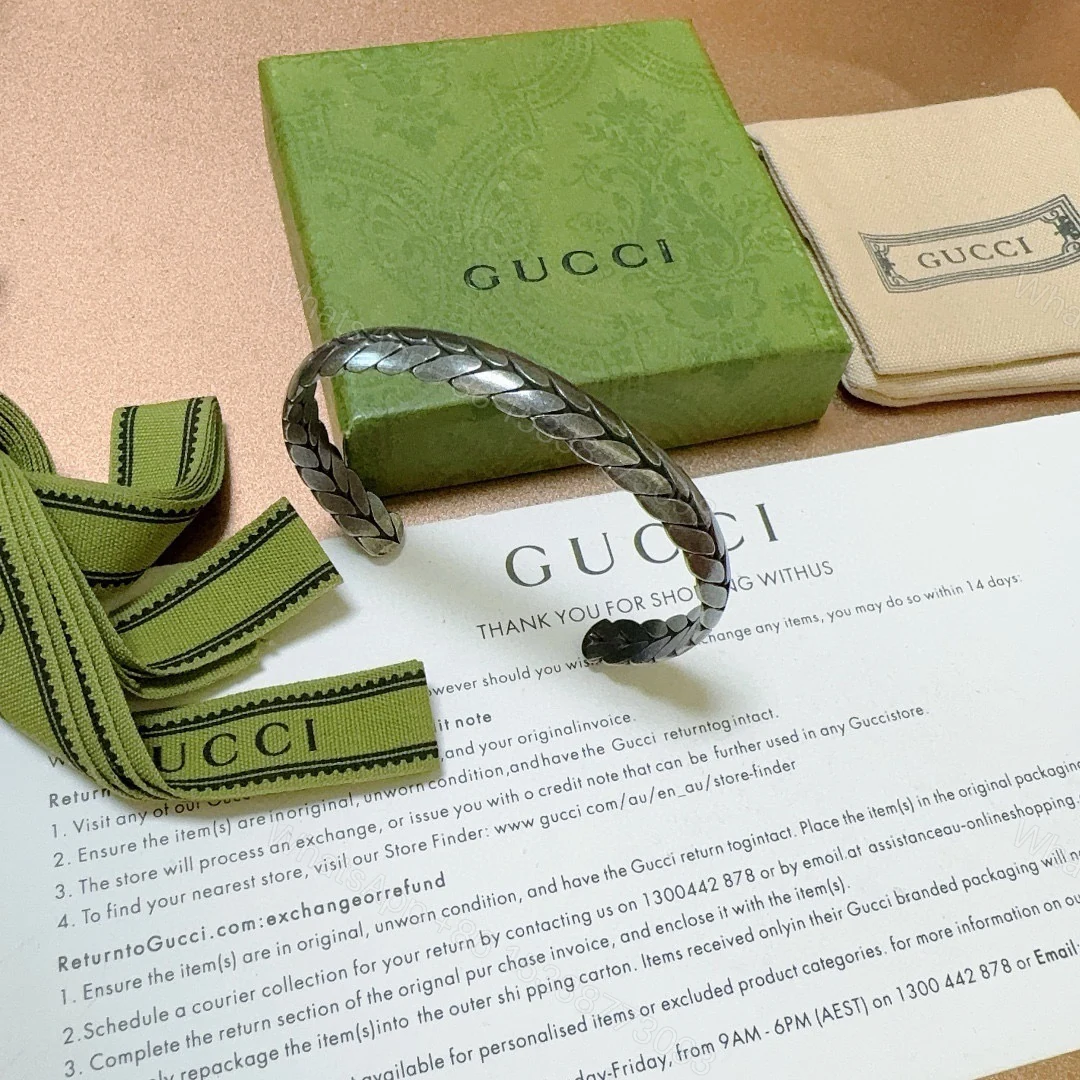 Gucci高仿男士寬版雕刻手環 復古魚鱗紋理精品銀手鐲設計 — view 1