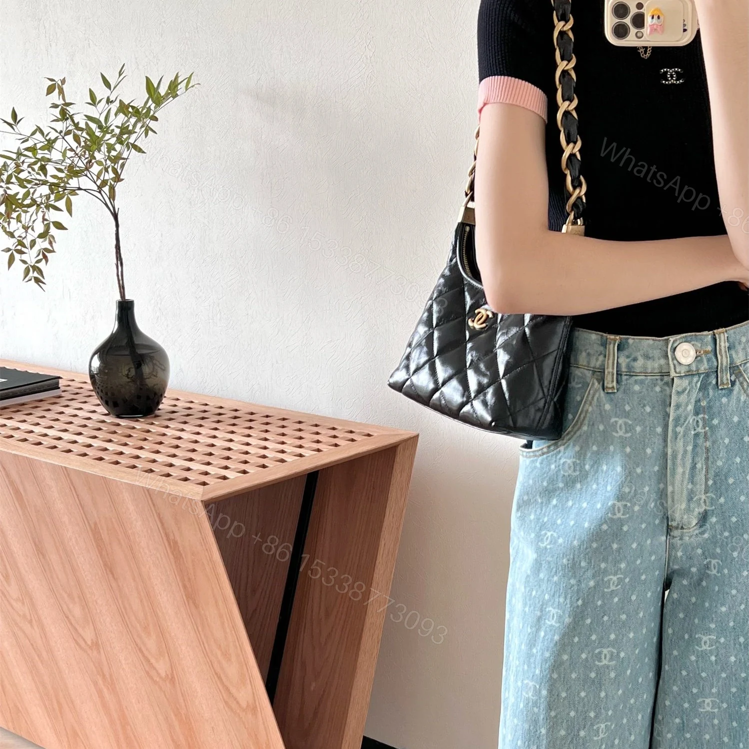 View 19 of 高仿Chanel*24A系列AS4922小羊皮流浪包小號免檢版