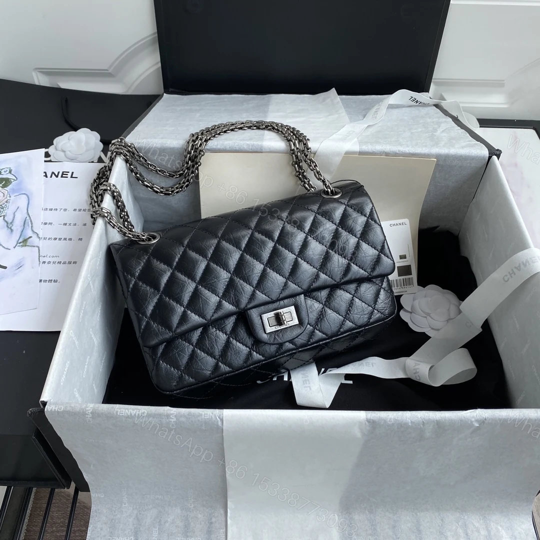 CHANEL 原單精品 2.55 黑色皺摺小牛皮銀扣鏈條包 復古經典肩背包 — view 1