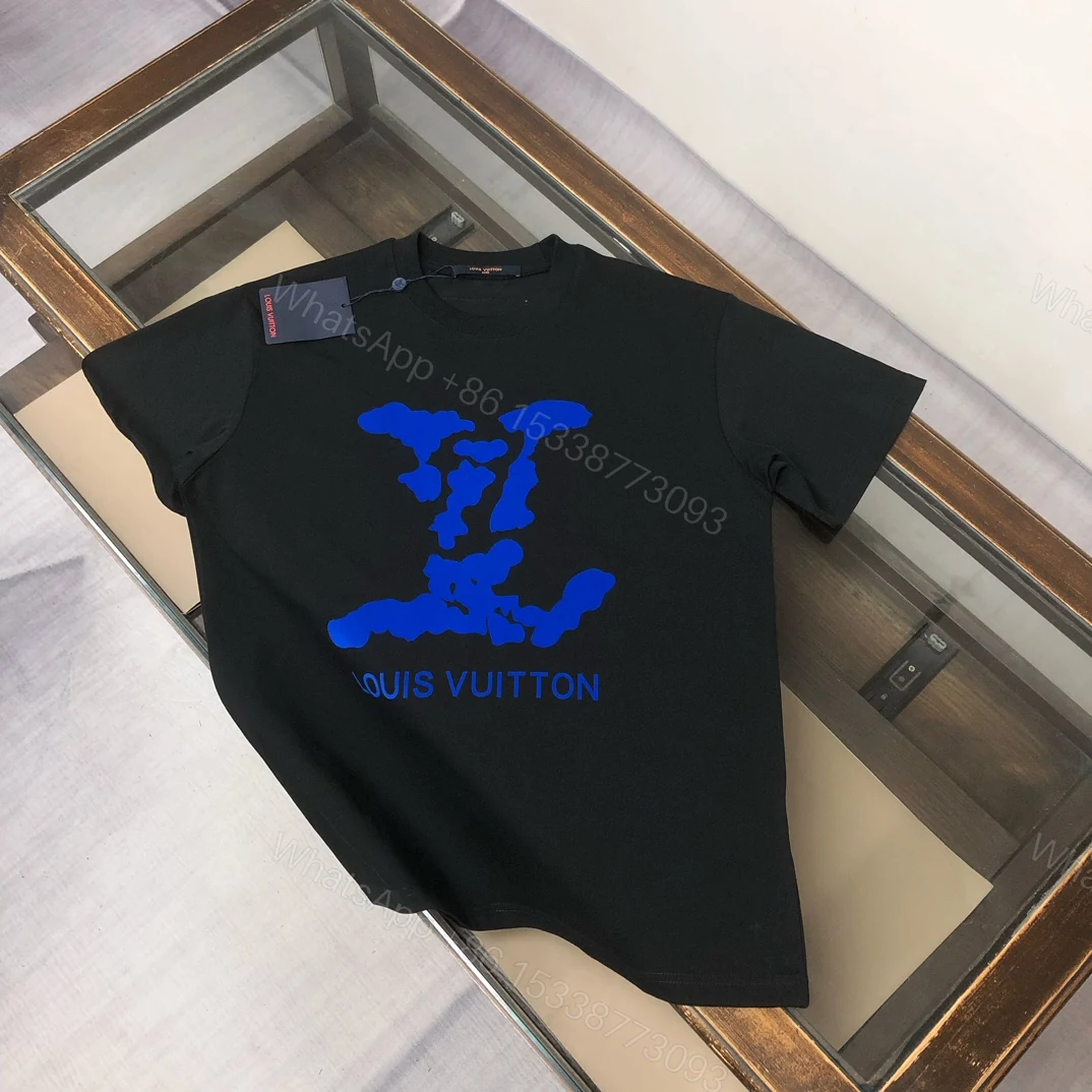 LV 高仿黑色短袖T恤 藍色立體雲朵Logo設計 夏季男士潮流百搭款 — view 1