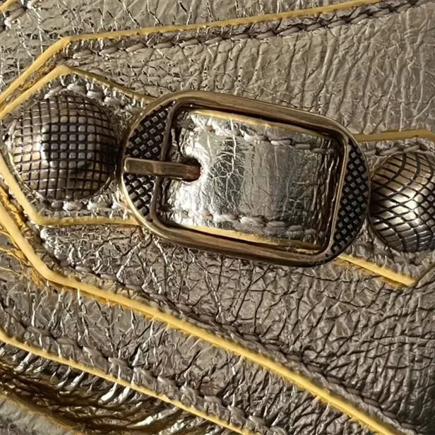 View 13 of 高仿Balenciaga*LeCagole系列餃子包金色XS