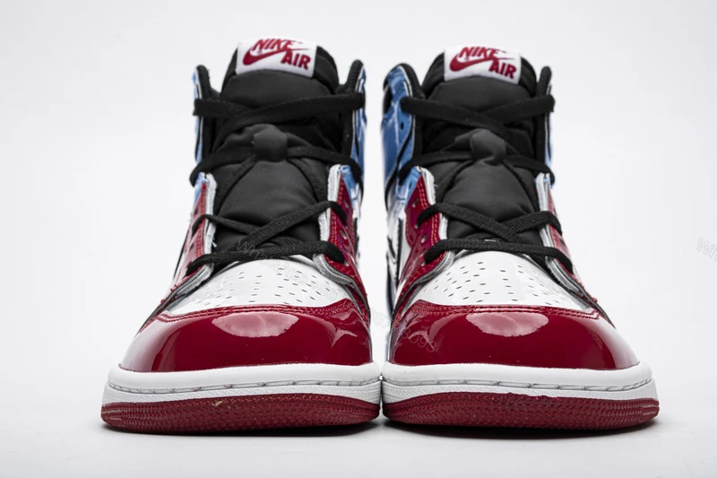 Air Jordan 1 Retro High Fearless UNC Chicago CK5666-100 — view 2