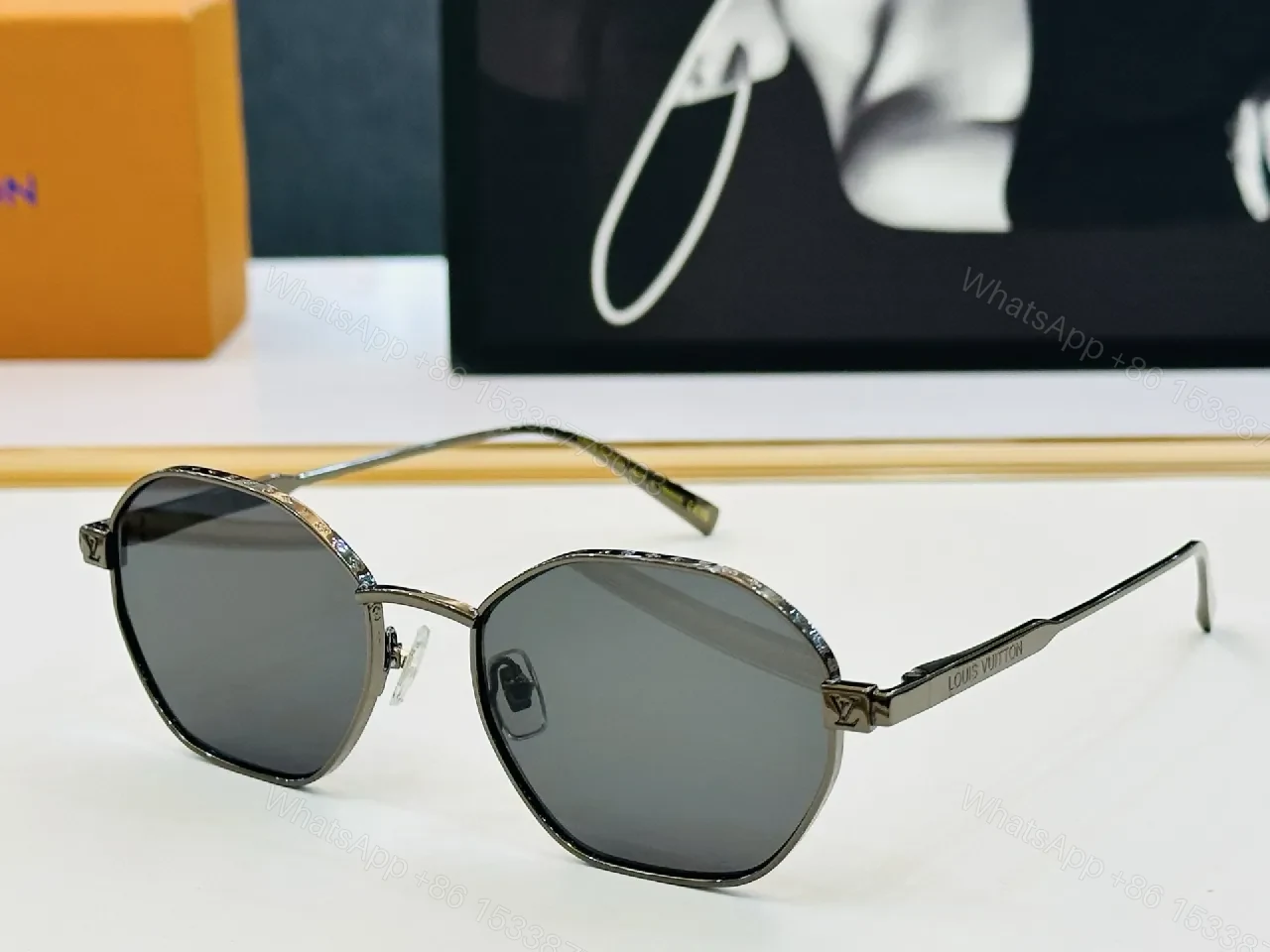 Iconic Round-Frame Sunglasses: Subtle Edge, All-Season Shine — view 1