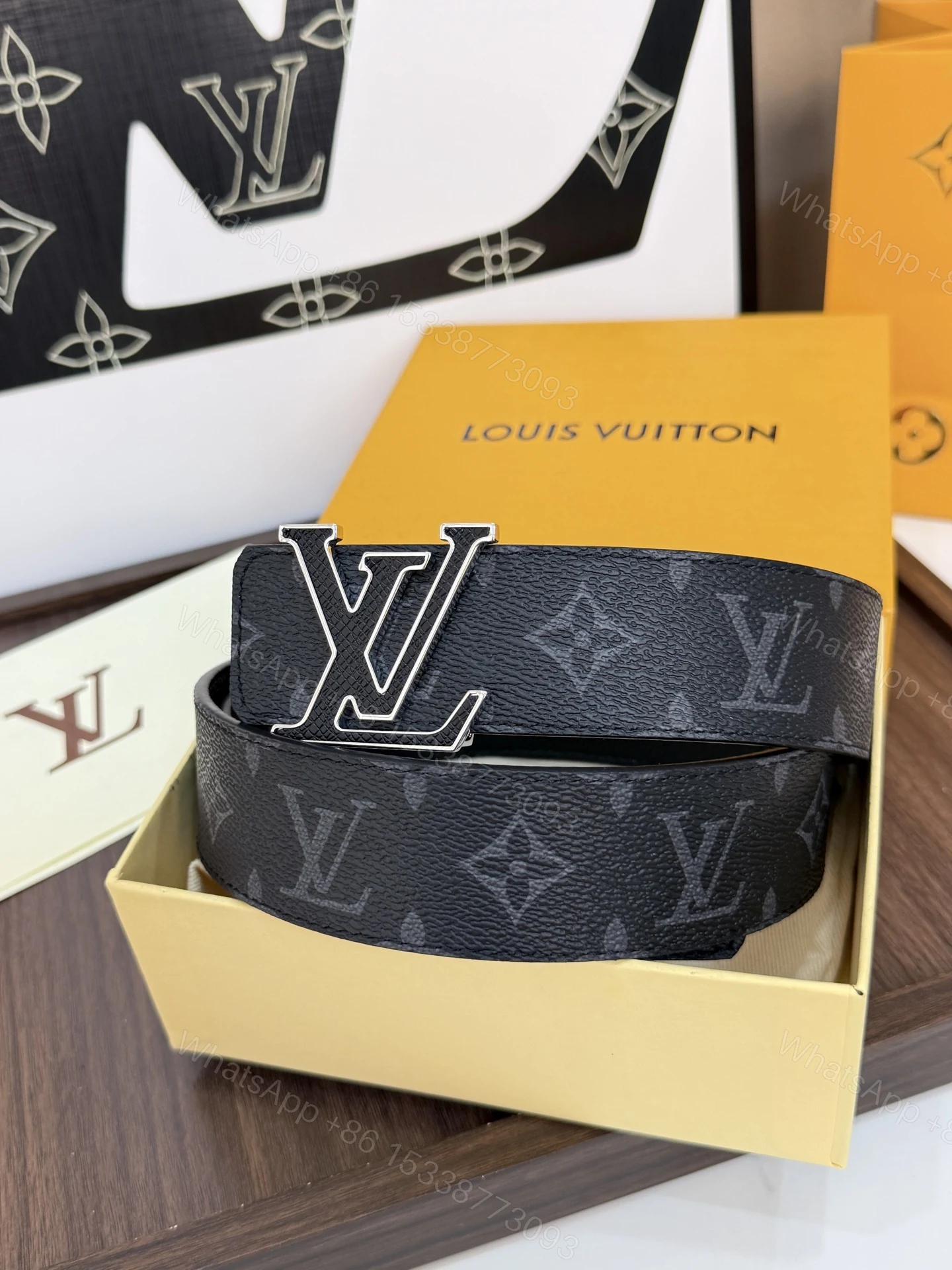LV 一比一男款黑灰Monogram皮帶 銀色LV字母扣商務款 — view 1