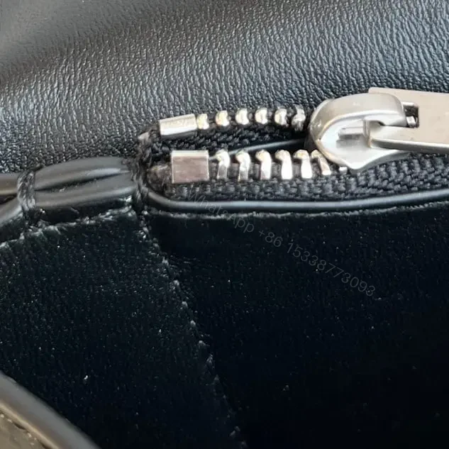 View 15 of 高仿Balenciaga冬季新款Crush腋下包黑銀