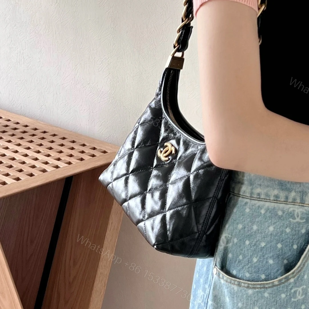 View 18 of 高仿Chanel*24A系列AS4922小羊皮流浪包小號免檢版