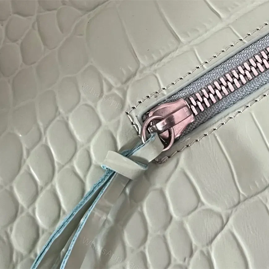 View 17 of 高仿Balenciaga*LeCagole系列餃子包薄荷綠S