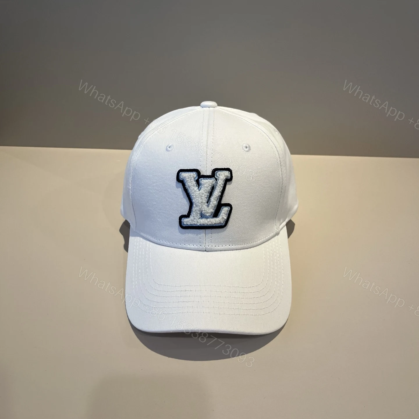 LV 原單白色立體LOGO帽 清新設計質感款 — view 1