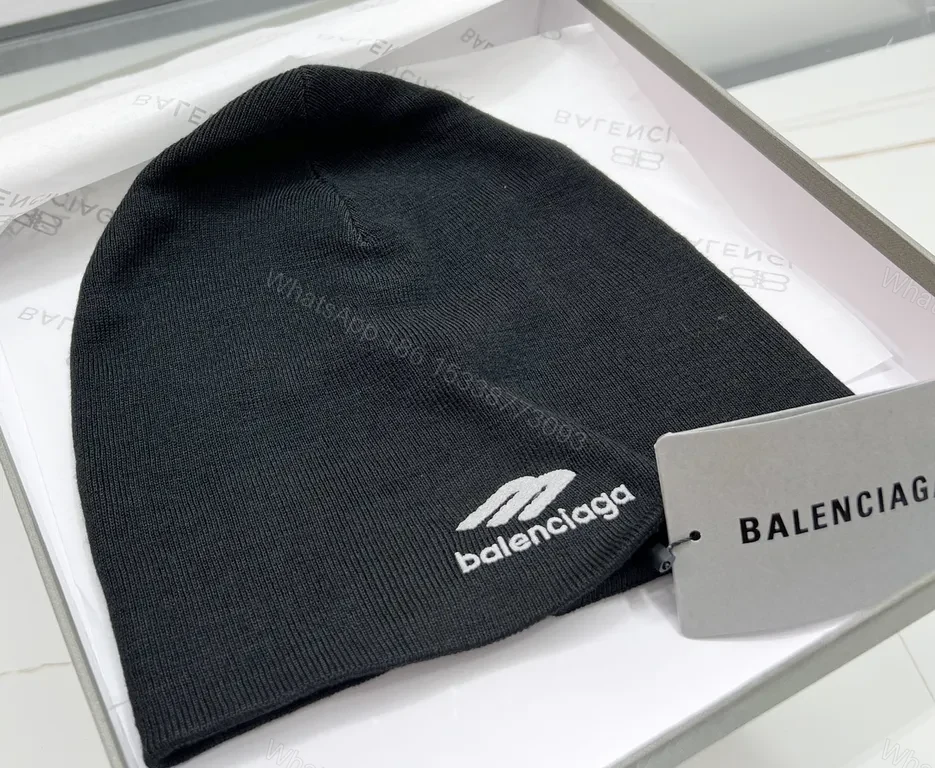 Balenciaga-Style Knit Beanie: Premium Black, All-Day Warmth — view 1