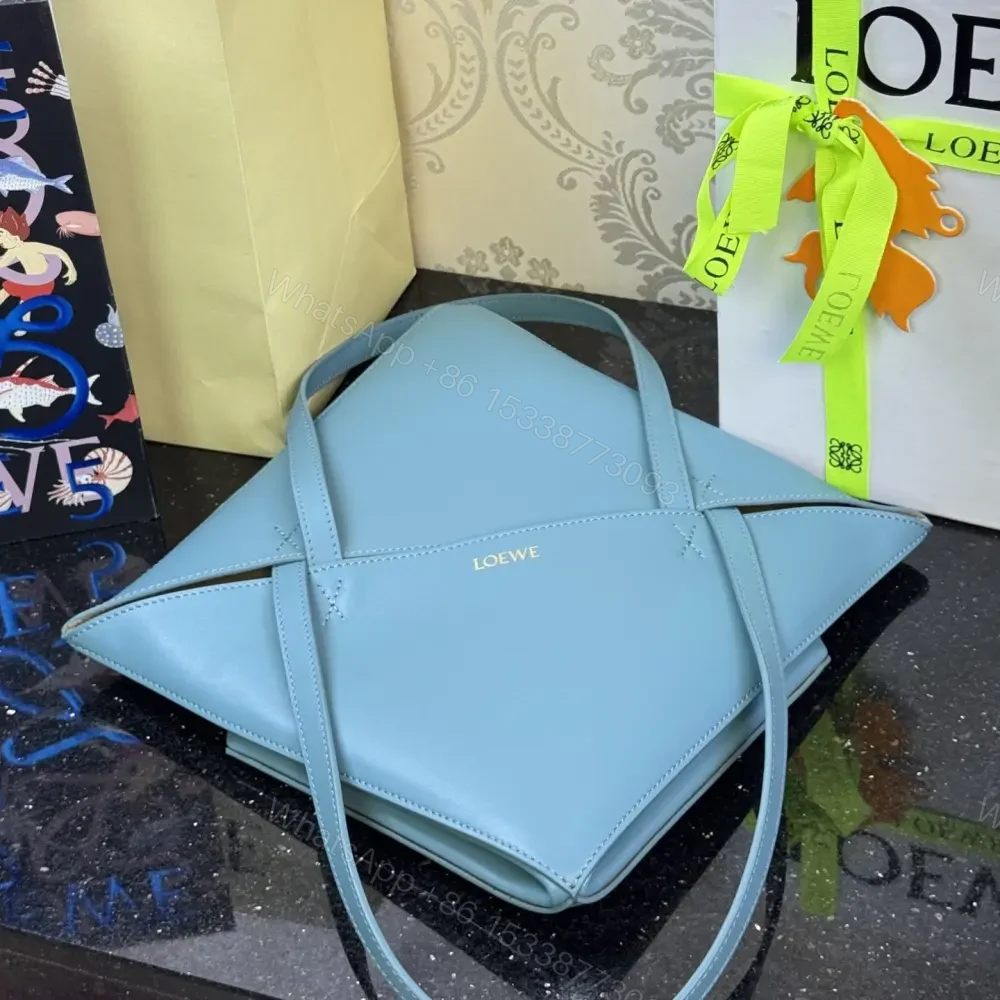 View 6 of 高仿Loewe*Fold系列4512小牛皮Tote手袋水色中號免檢版