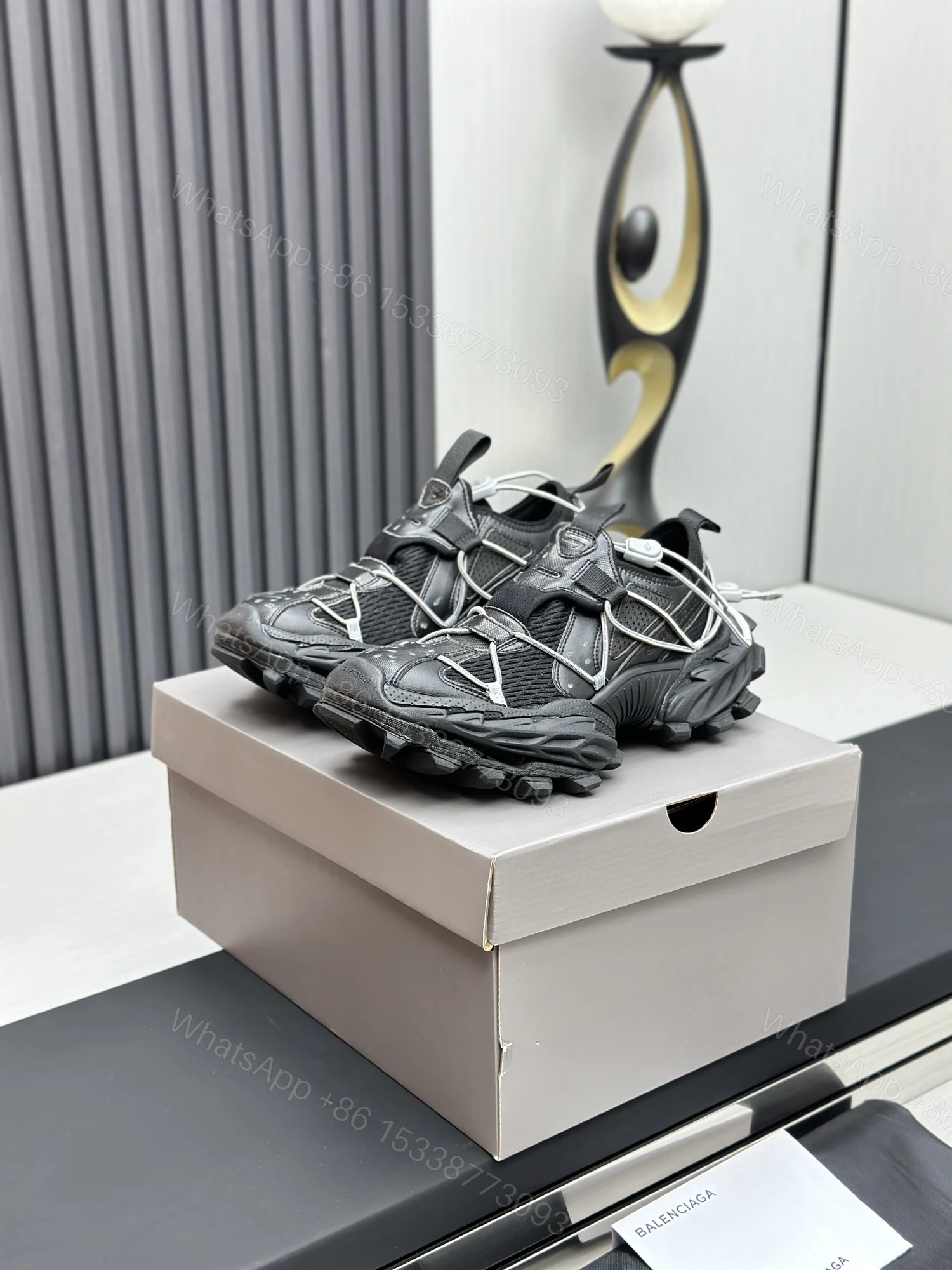Balenciaga 高仿男鞋黑色老爹鞋 雙鞋陳列版 機能風時尚代表 — view 1