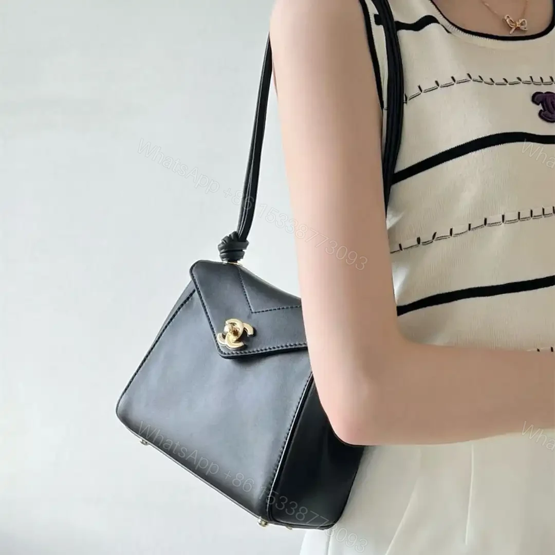 View 21 of 高仿Chanel*26A系列AS6223高級手工坊口蓋包黑色小號免檢版