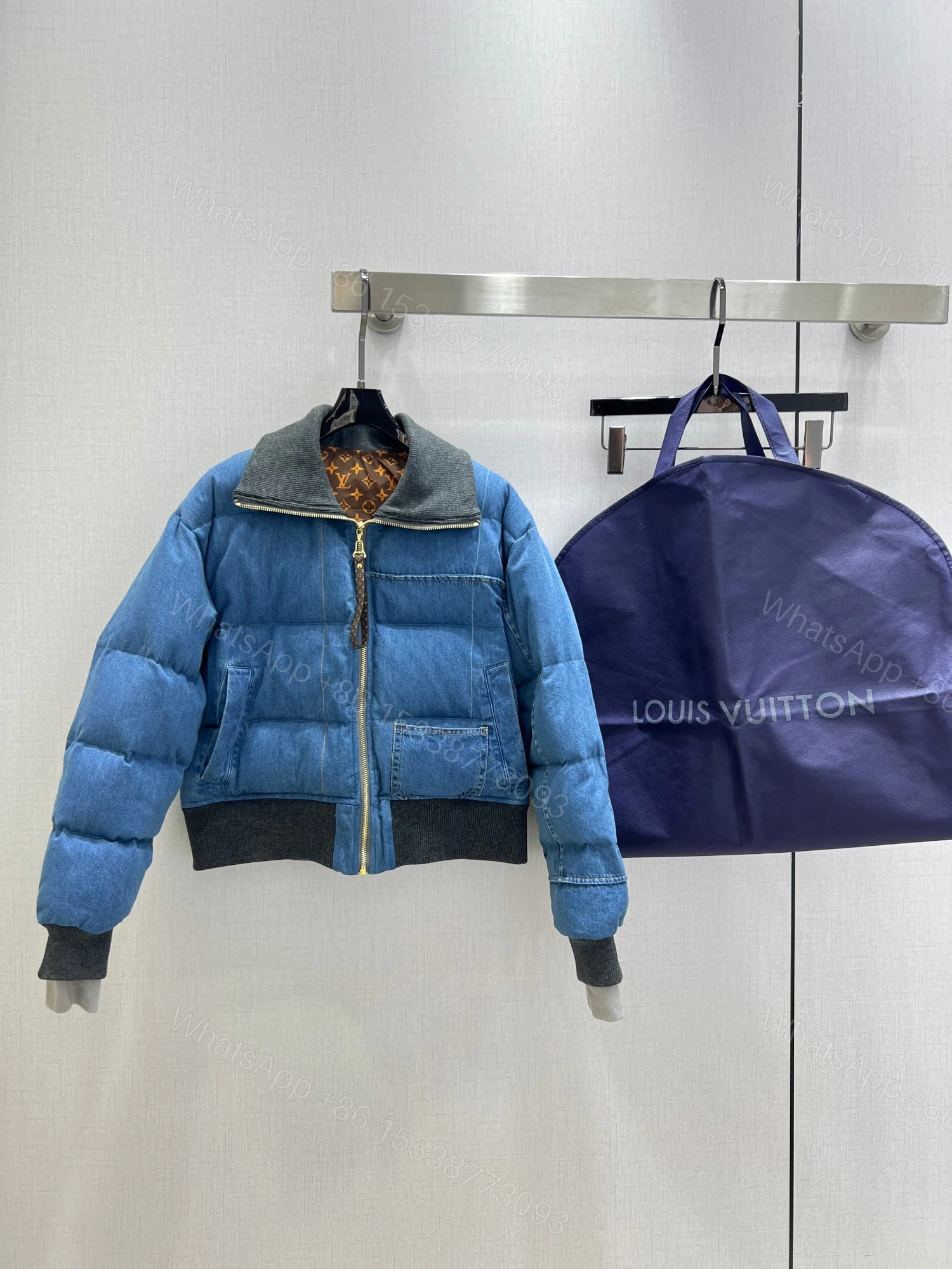 LV 高仿丹寧羽絨外套 灰領拼接設計 經典老花內裡精品保暖款 — view 1