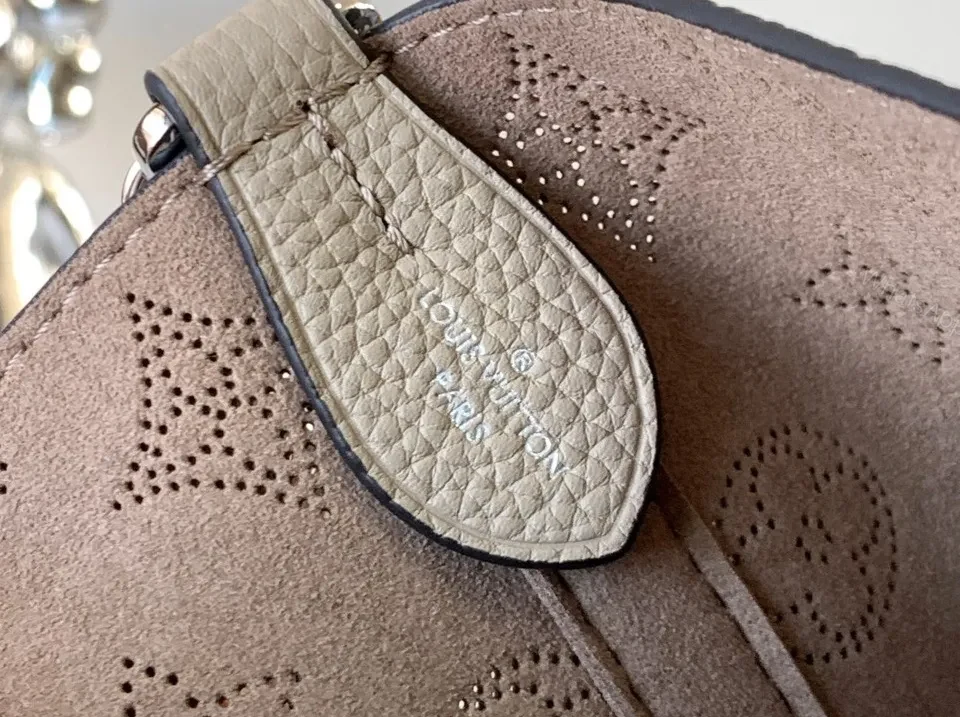 View 7 of Louis Vuitton LV Blossom PM Mahina Handbags 20x20x12.5cm