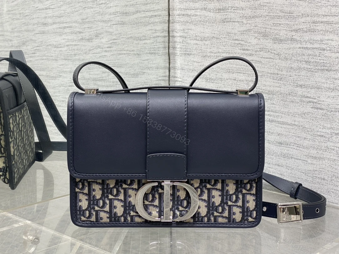 DiorA貨30 Montaigne拼皮斜背包 女士深藍銀扣簡約設計款 — view 1