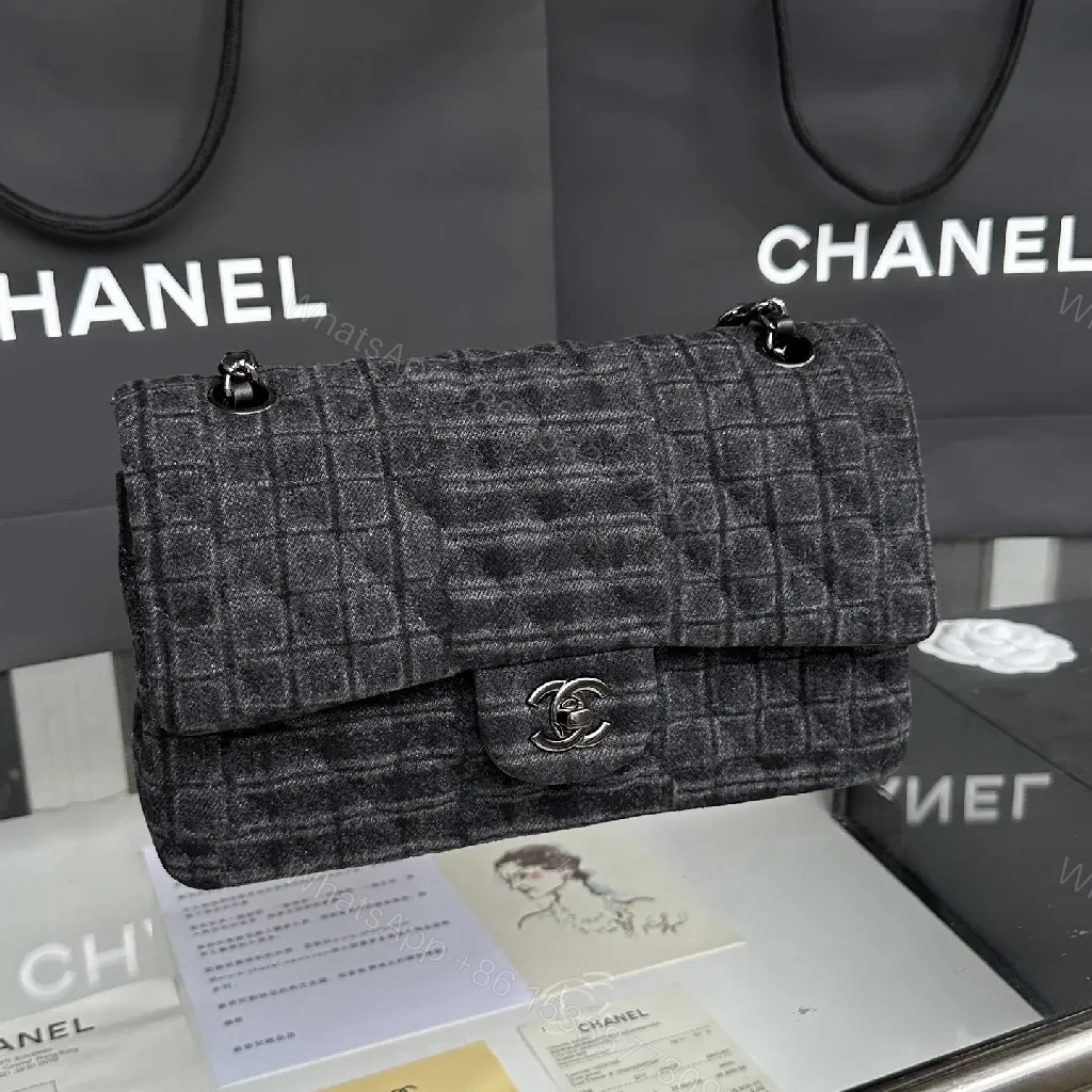 Quilted Crossbody Bag: Chic, Structured, Everyday Luxury — view 1