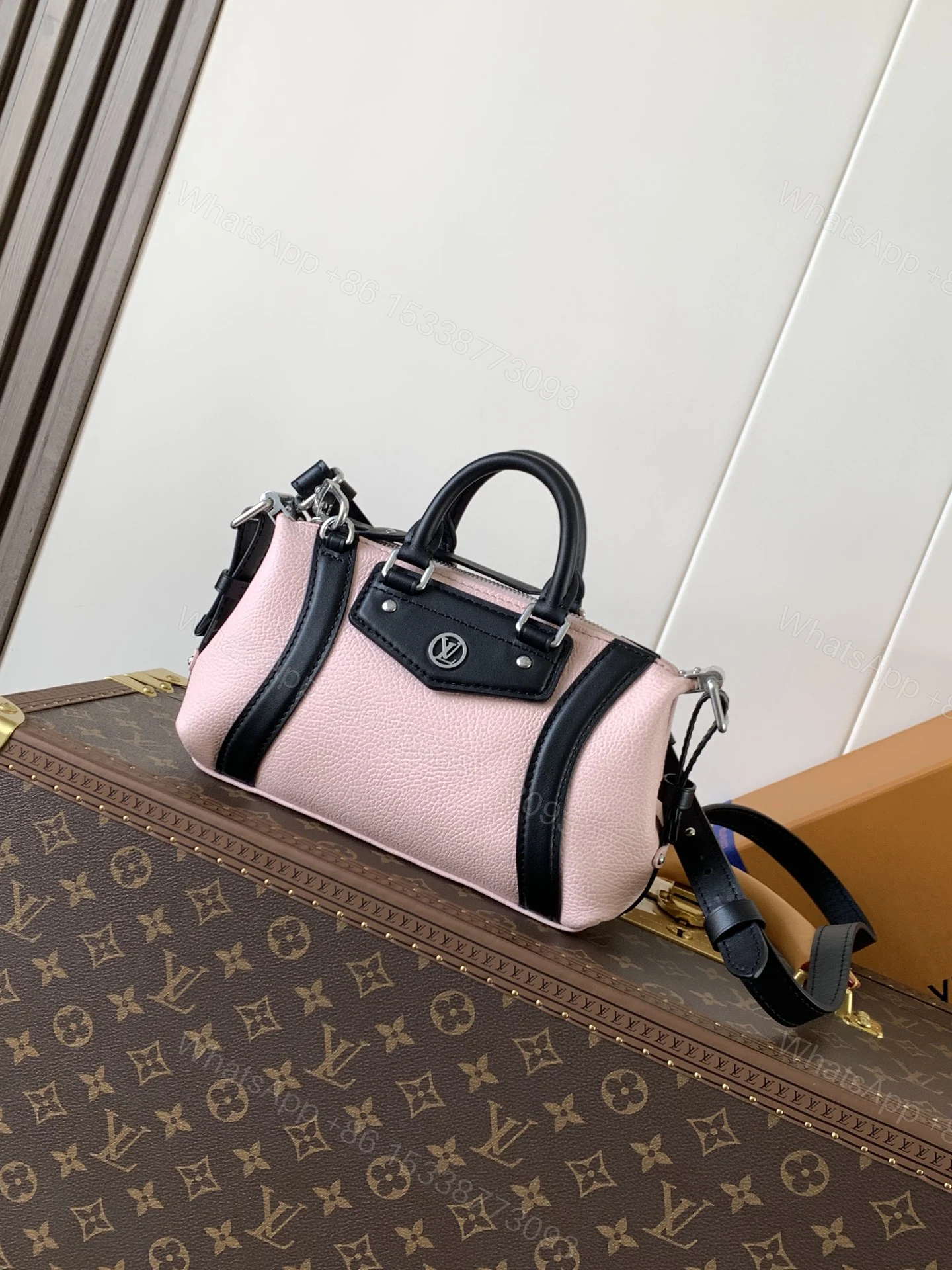 LV 一比一 粉色拼黑波士頓包 時尚小巧 百搭優雅 — view 1