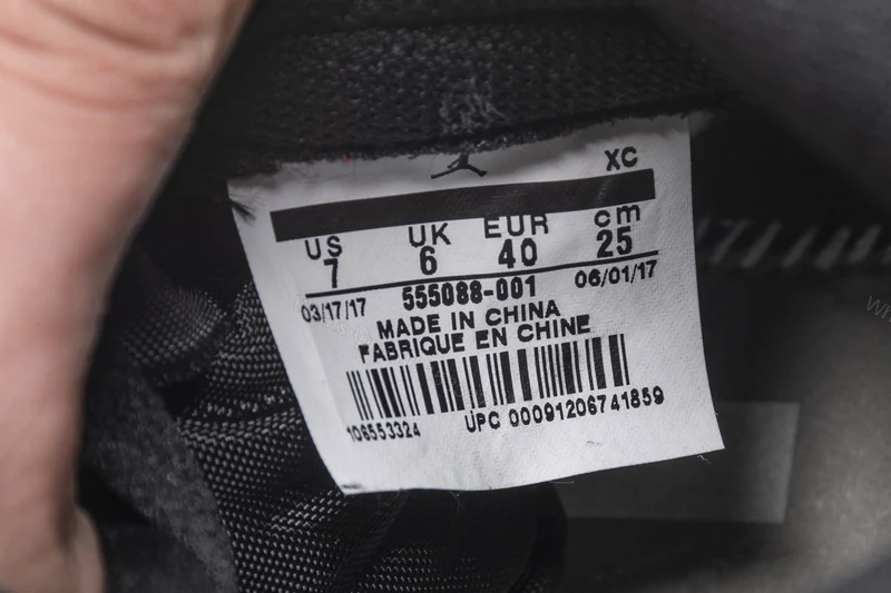 View 4 of Air Jordan 1 Retro High Bred Banned (2016) 555088-001