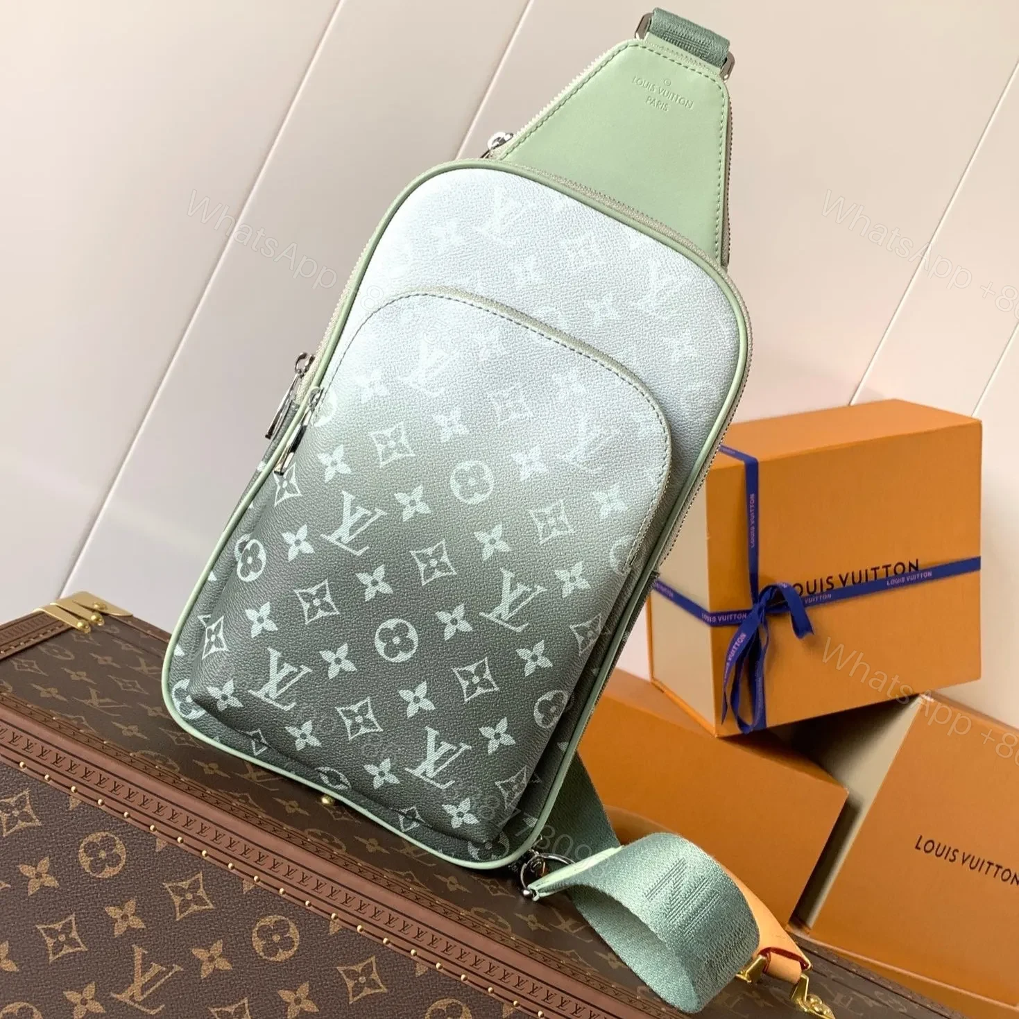 LV AVENUE SLINGBAG 31 IN WHITE AND BLACK OMBRE MONOGRAM CANVAS — view 1