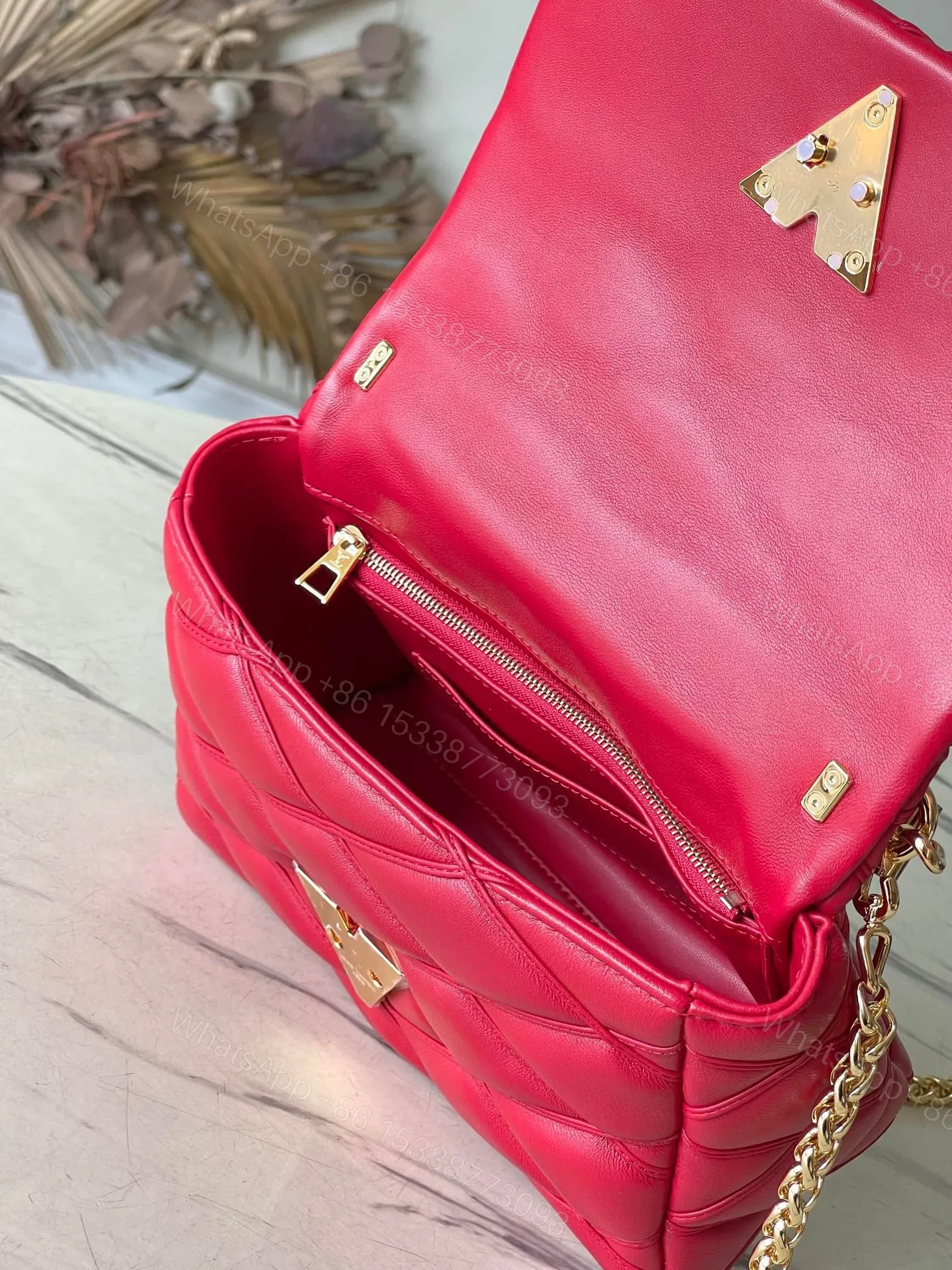 View 4 of Louis Vuitton LV Twist Like Auth Woman’s Red Handbags Smooth Leather 23cm