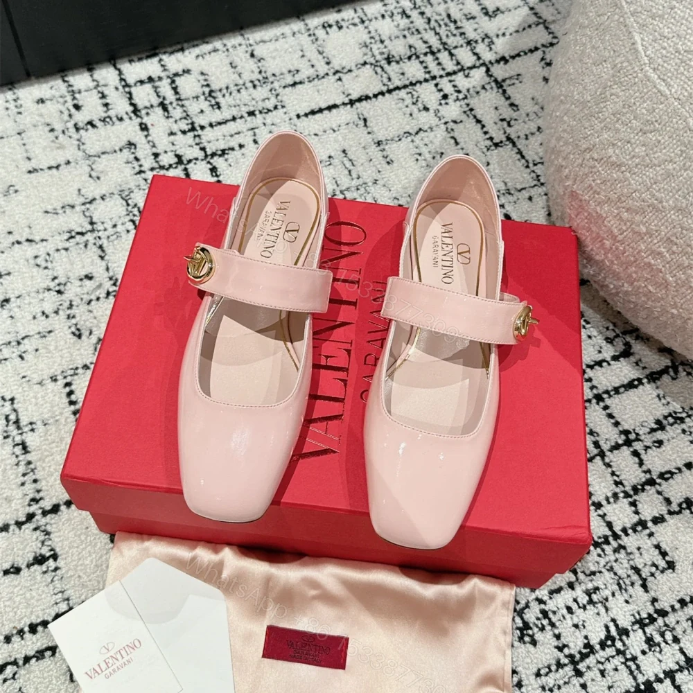 高仿Valentino*5W2S0JV方頭單鞋漆皮粉色平底免檢版 — view 1