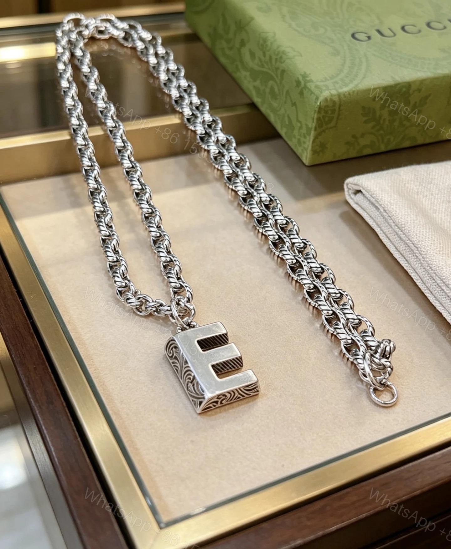 Gucci高仿字母E吊墜項鏈 銀色雕刻復古潮流款 — view 1