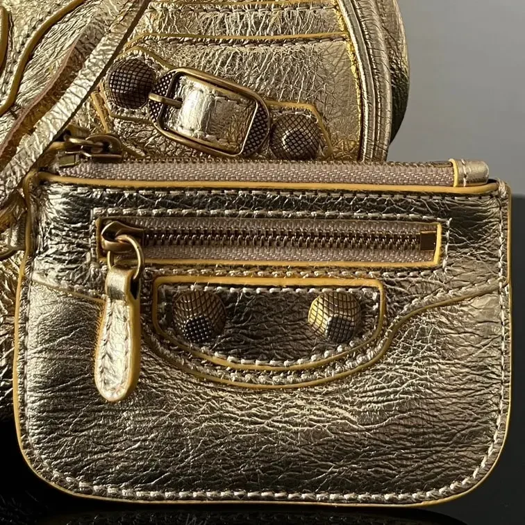 View 11 of 高仿Balenciaga*LeCagole系列餃子包金色XS