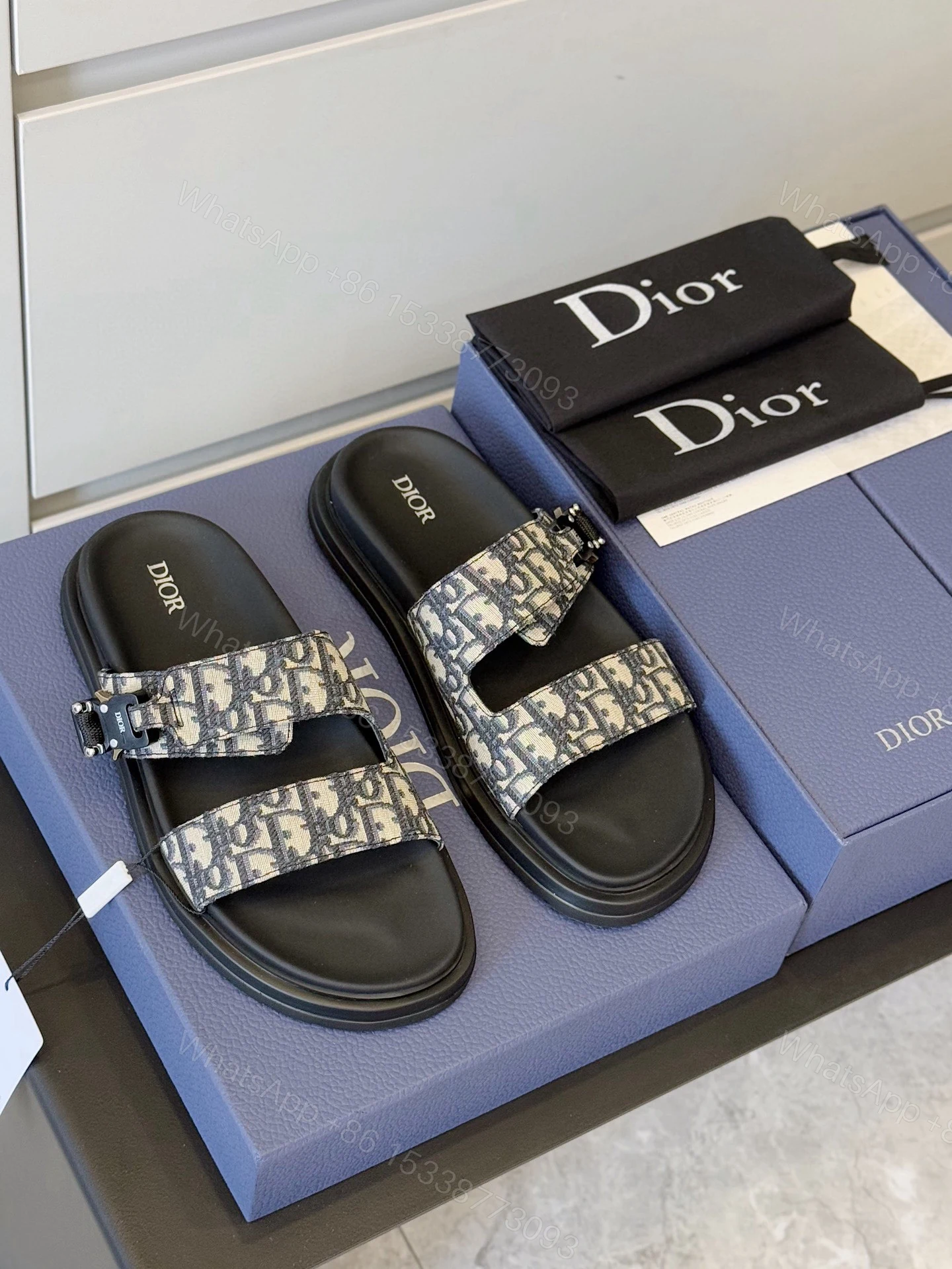 Dior A貨 男款黑色皮革拖鞋 雙帶極簡款 — view 1