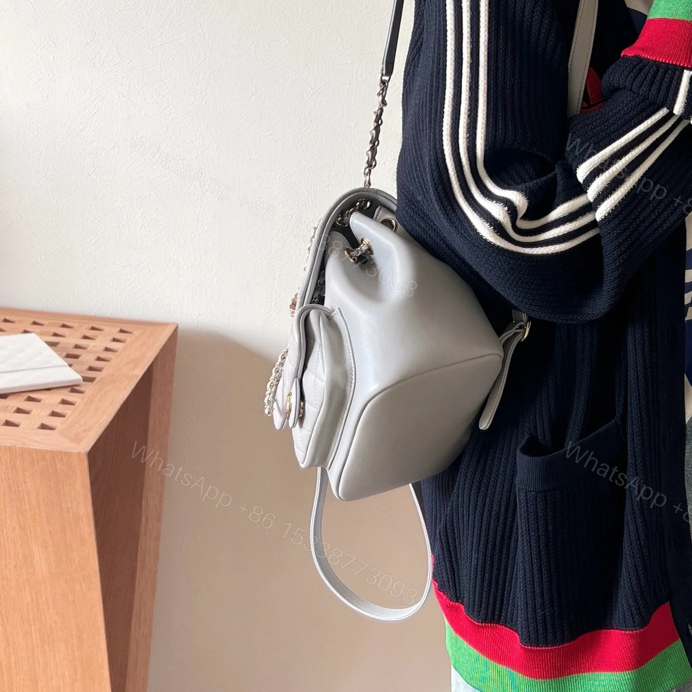 View 15 of 高仿Chanel*24K系列AS2908小牛皮淡灰雙肩包小號免檢版