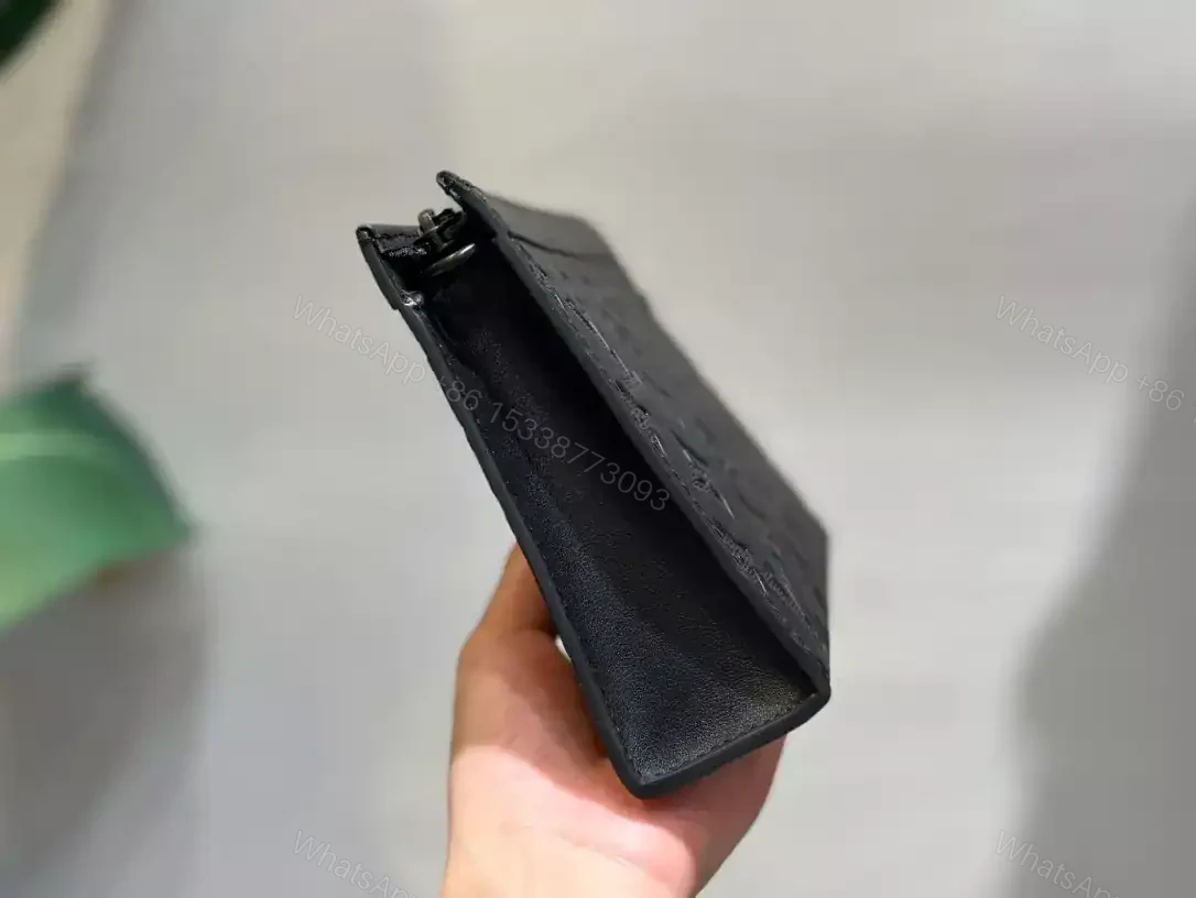 View 4 of LOUIS VUITTON GASTON WEARABLE WALLET – RRG072