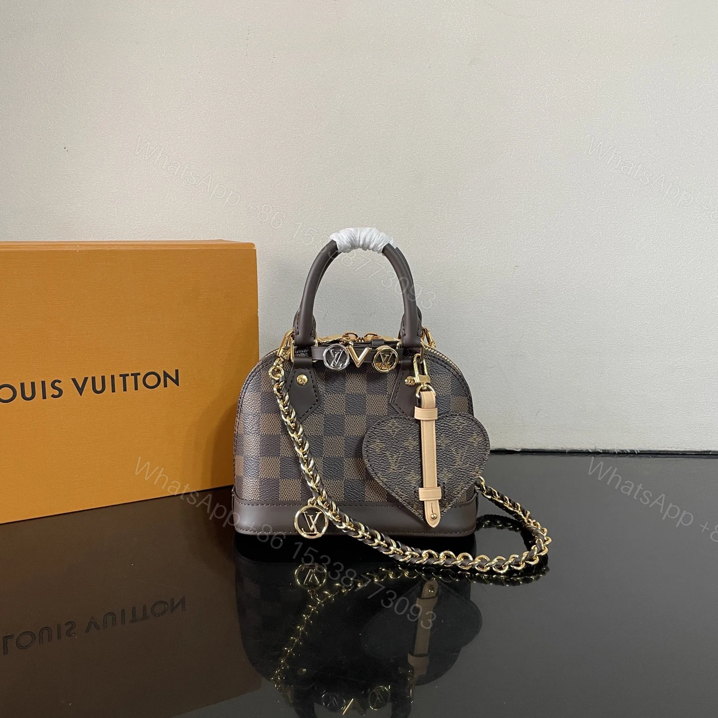 LV 高仿 Alma BB 格紋手提包 鏈條愛心掛飾 — view 1