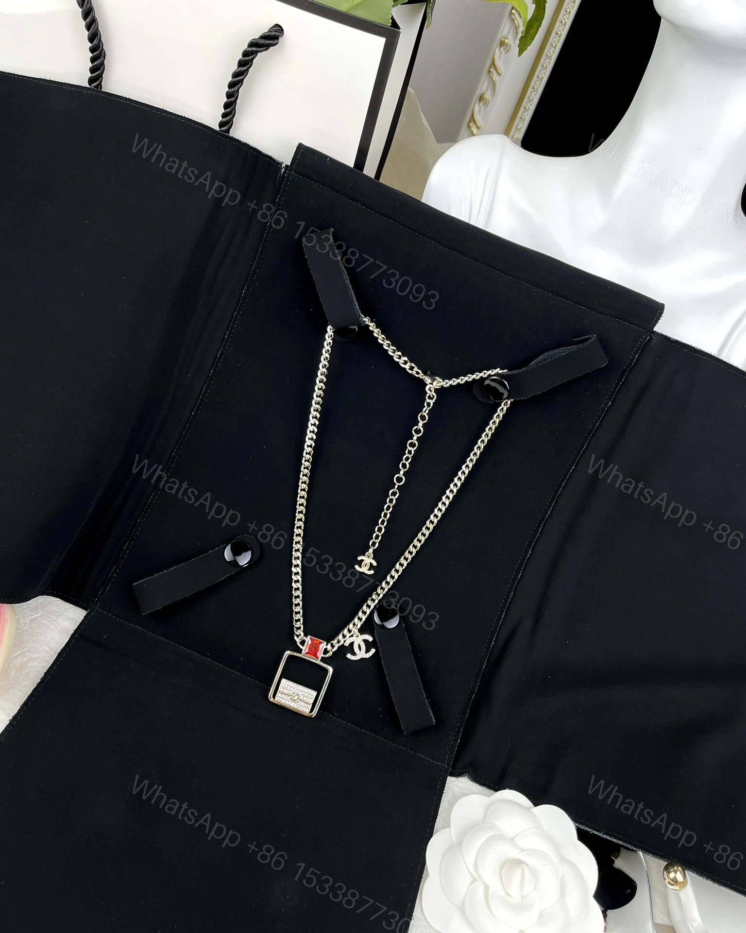View 4 of EN – Lux Chanel Necklaces 004