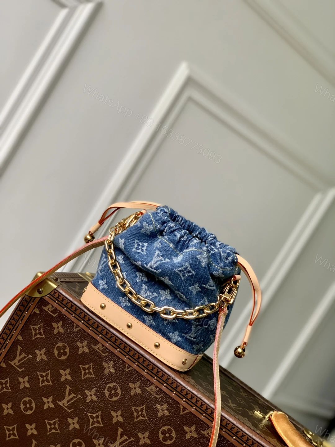 LV 精品仿製M83043牛仔水桶包金鍊抽繩小巧設計 — view 1