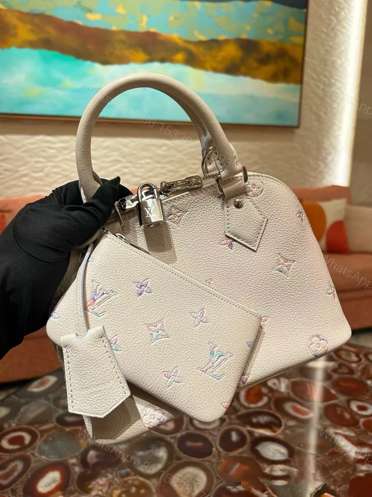 LV 一比一 Alma BB 迷你貝殼包 米白手提斜背包 — view 1