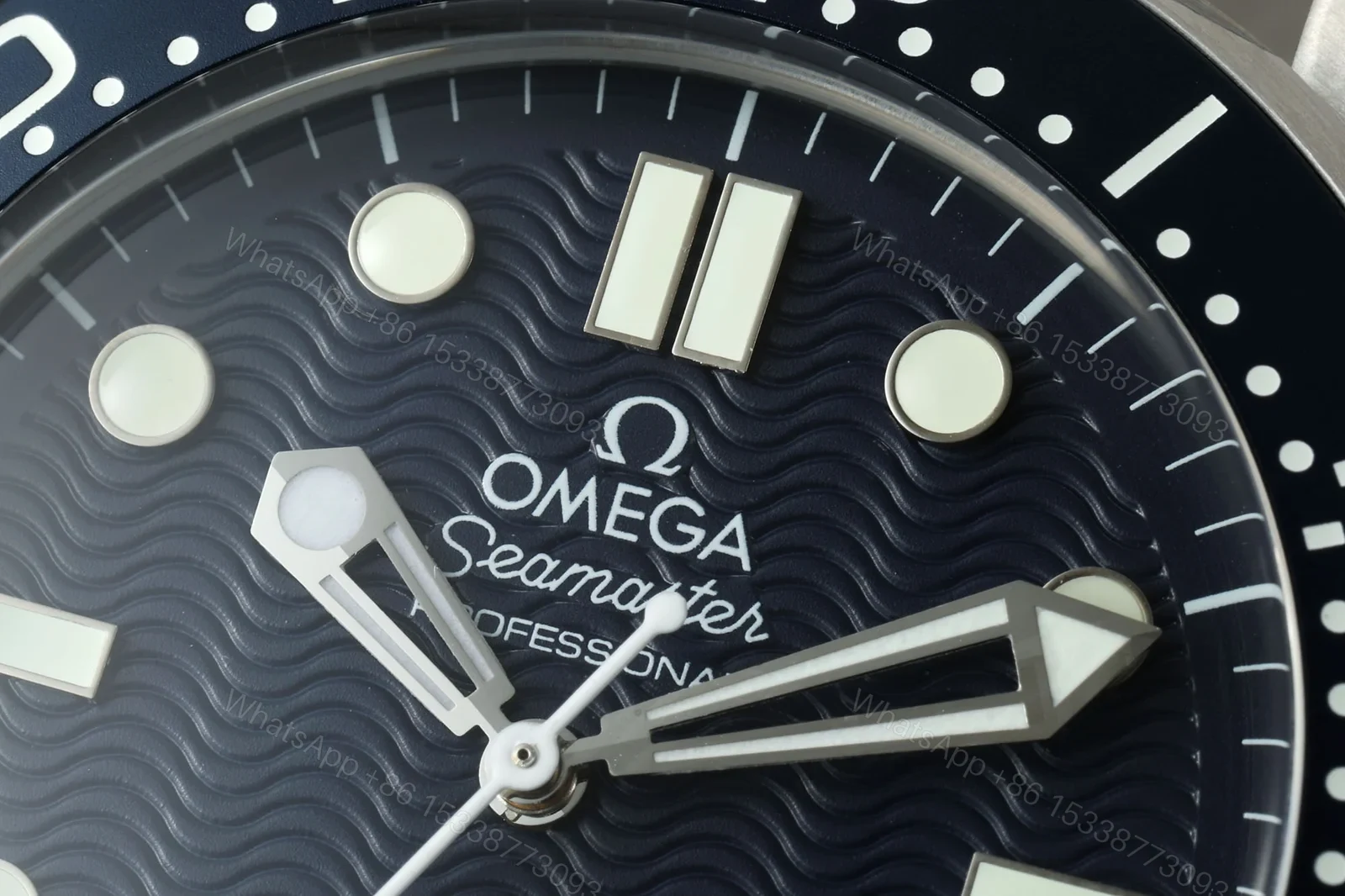 View 4 of Omega Seamaster Diver 300M No-Date Master Co-Axial 42 Stainless Steel Black Bracelet 210.30.42.20.01.010