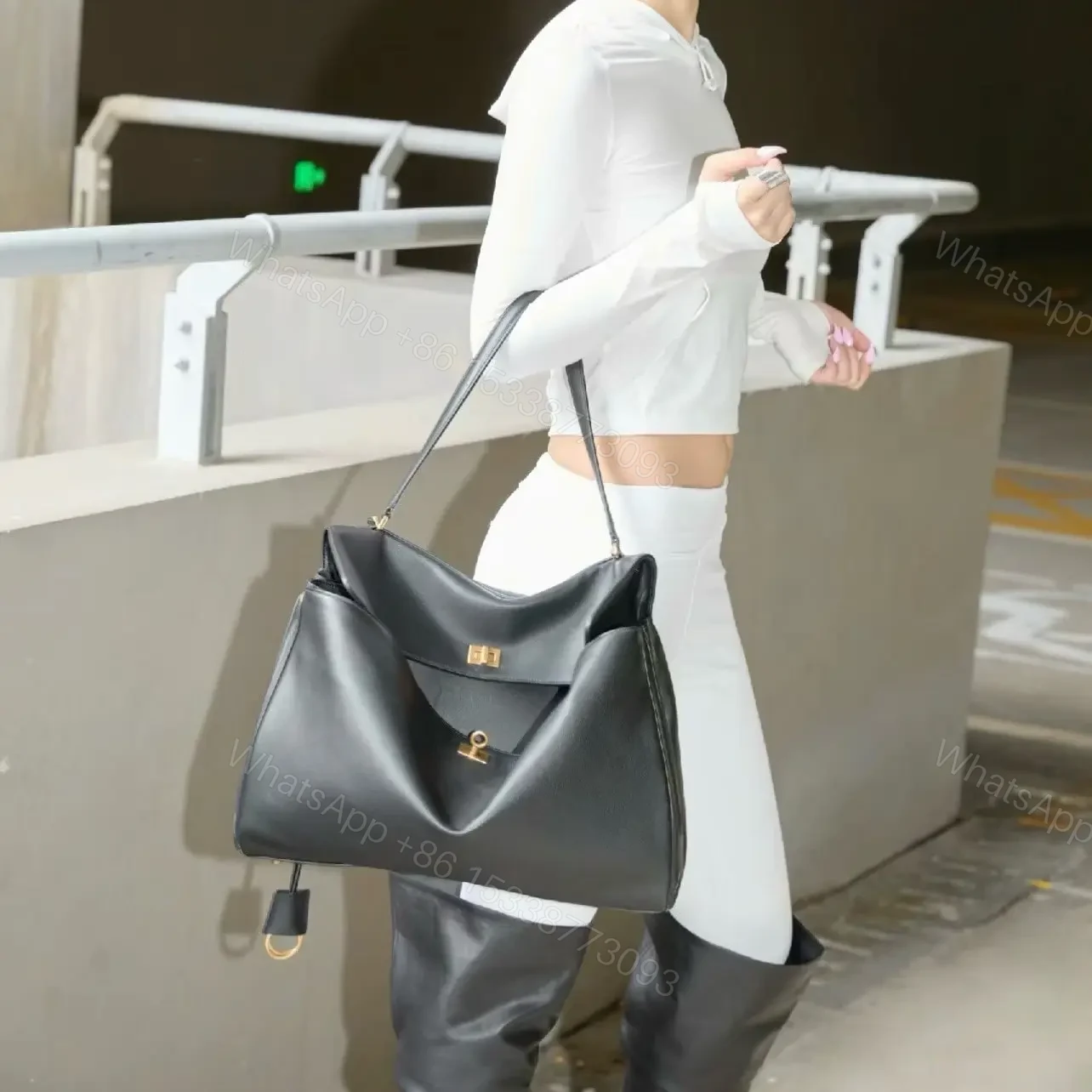View 19 of 高仿Balenciaga*Rodeo系列V51000小牛皮手袋黑金大號免檢版