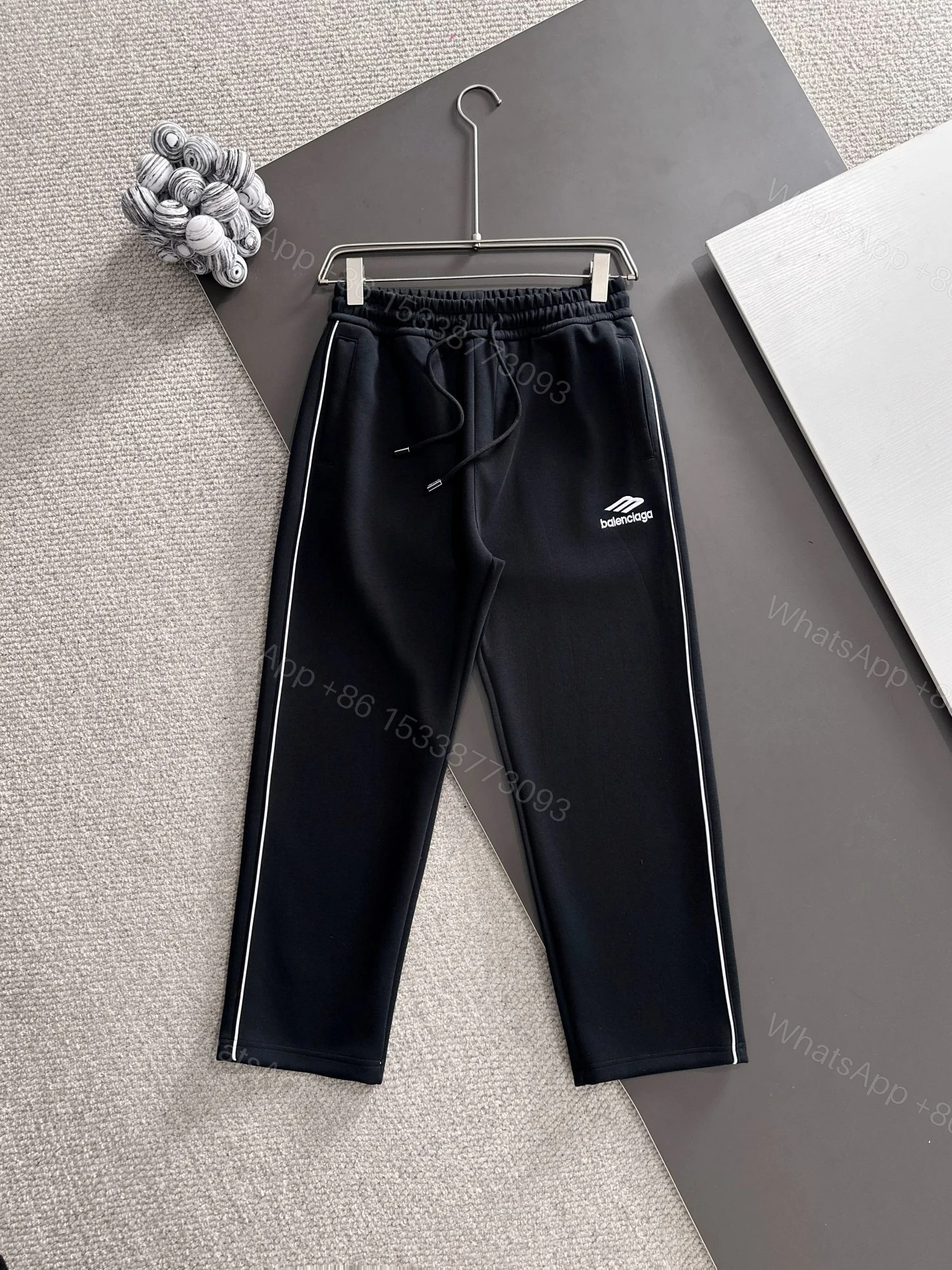 Balenciaga 高仿男士黑色白邊運動長褲 百搭寬版滑面褲型 — view 1