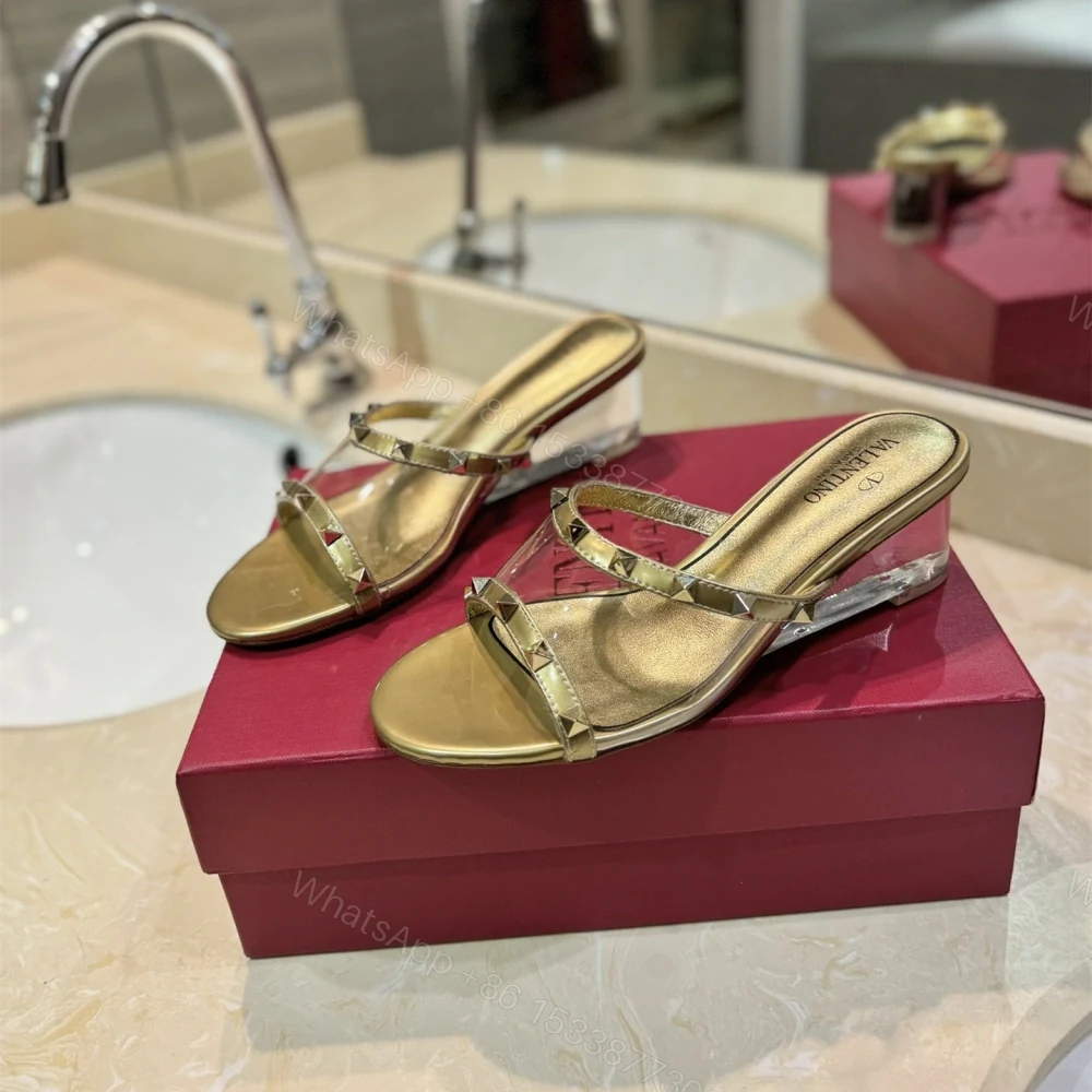 高仿Valentino*2W0S0GK鉚釘水晶踭涼鞋金色膠片4.5CM免檢版 — view 1