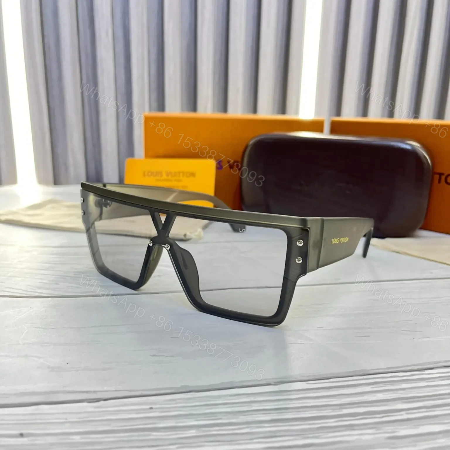 Louis Vuitton Evidence Sunglasses Black — view 1