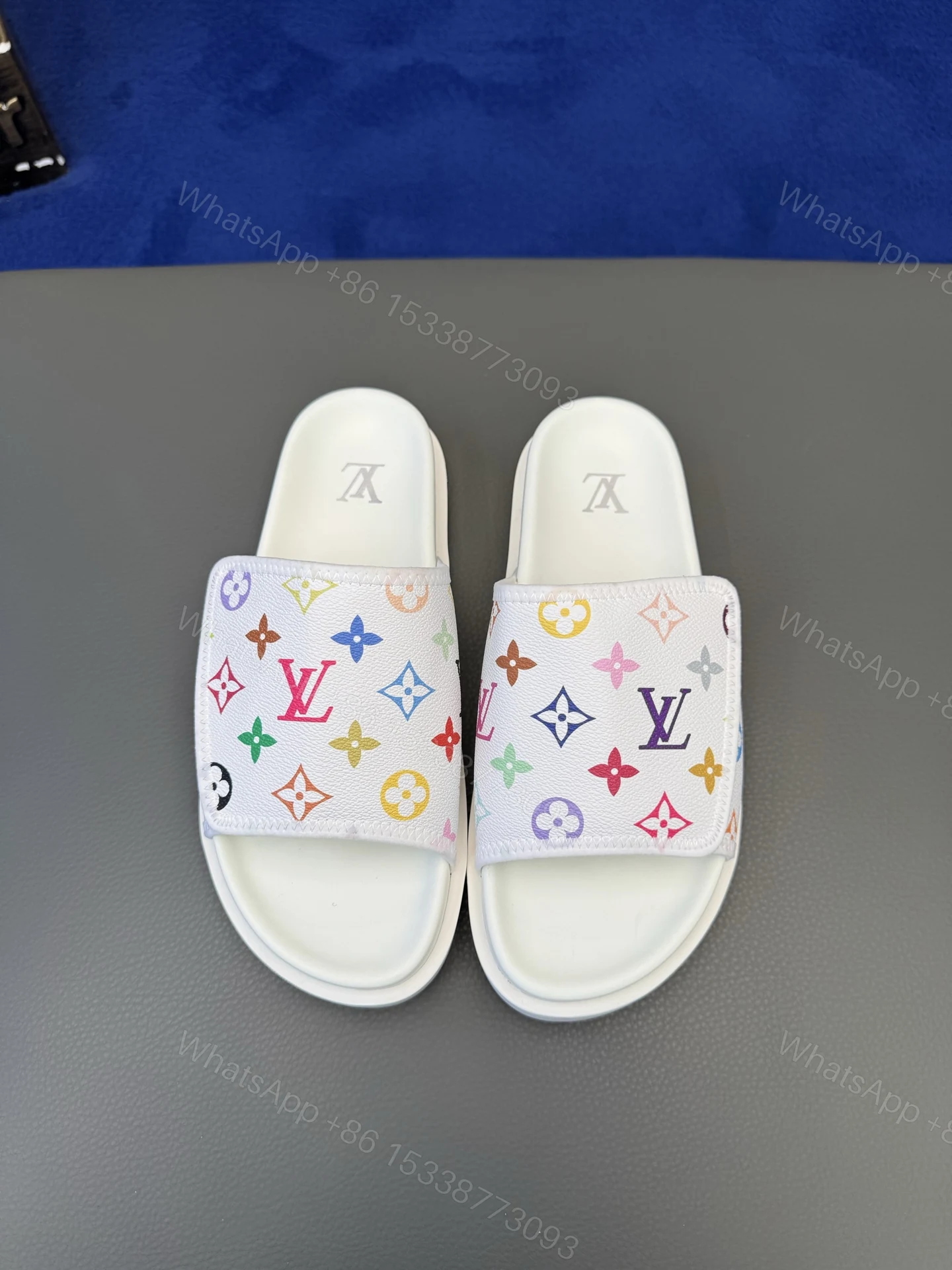 LV 一比一彩色Monogram白底拖鞋 百搭清爽涼拖 夏日造型亮眼款 — view 1