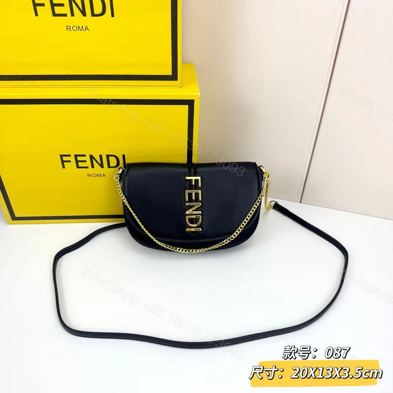 Fendi 一比一 黑色皮革鏈條翻蓋包時尚百搭斜背包 — view 1