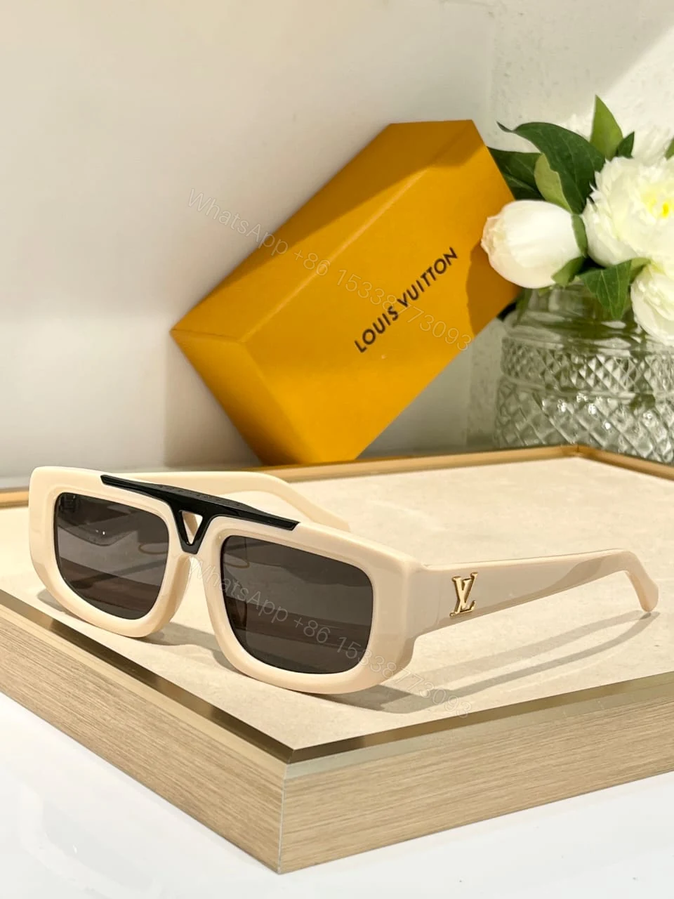 Luxury Louis Vuitton Cream Frame Replica Sunglasses — view 1