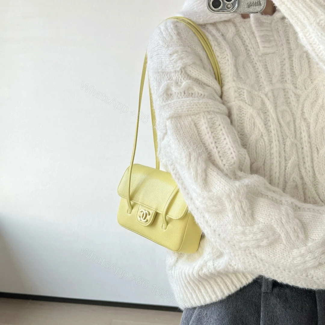 View 21 of 高仿Chanel*26P系列AP5068小牛皮單肩包小雞黃Mini免檢版