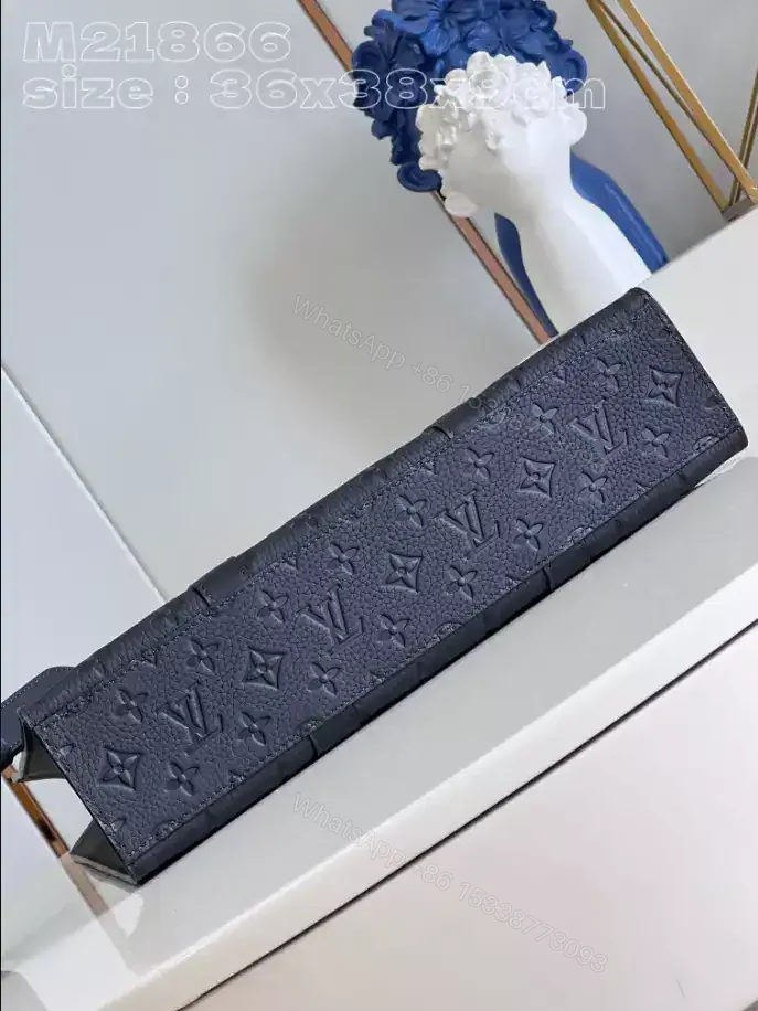 View 6 of LOUIS VUITTON SAC PLAT NV – LBV407