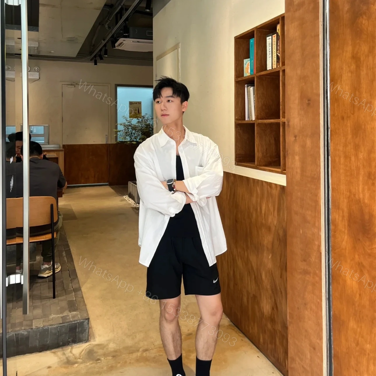 View 13 of 高仿Balenciaga*SS24系列790731背後可樂LOGO襯衫白色